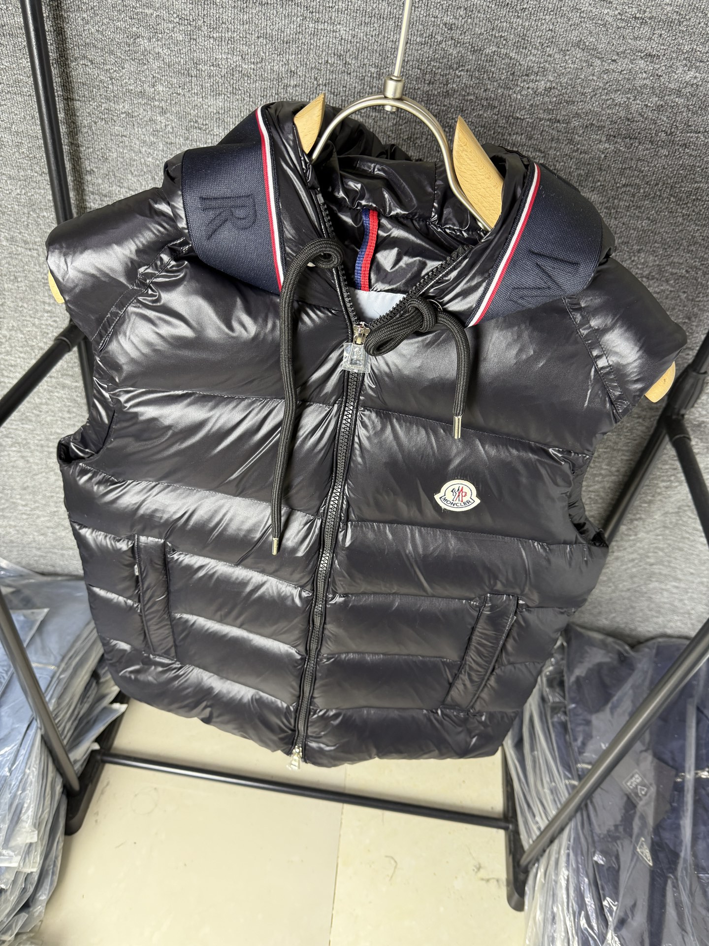 最新moncler/蒙口羽绒背心蒙家王牌尖货镇店之宝迟来的渠道好货好款！Luiro系列蒙口王牌渠道单最经