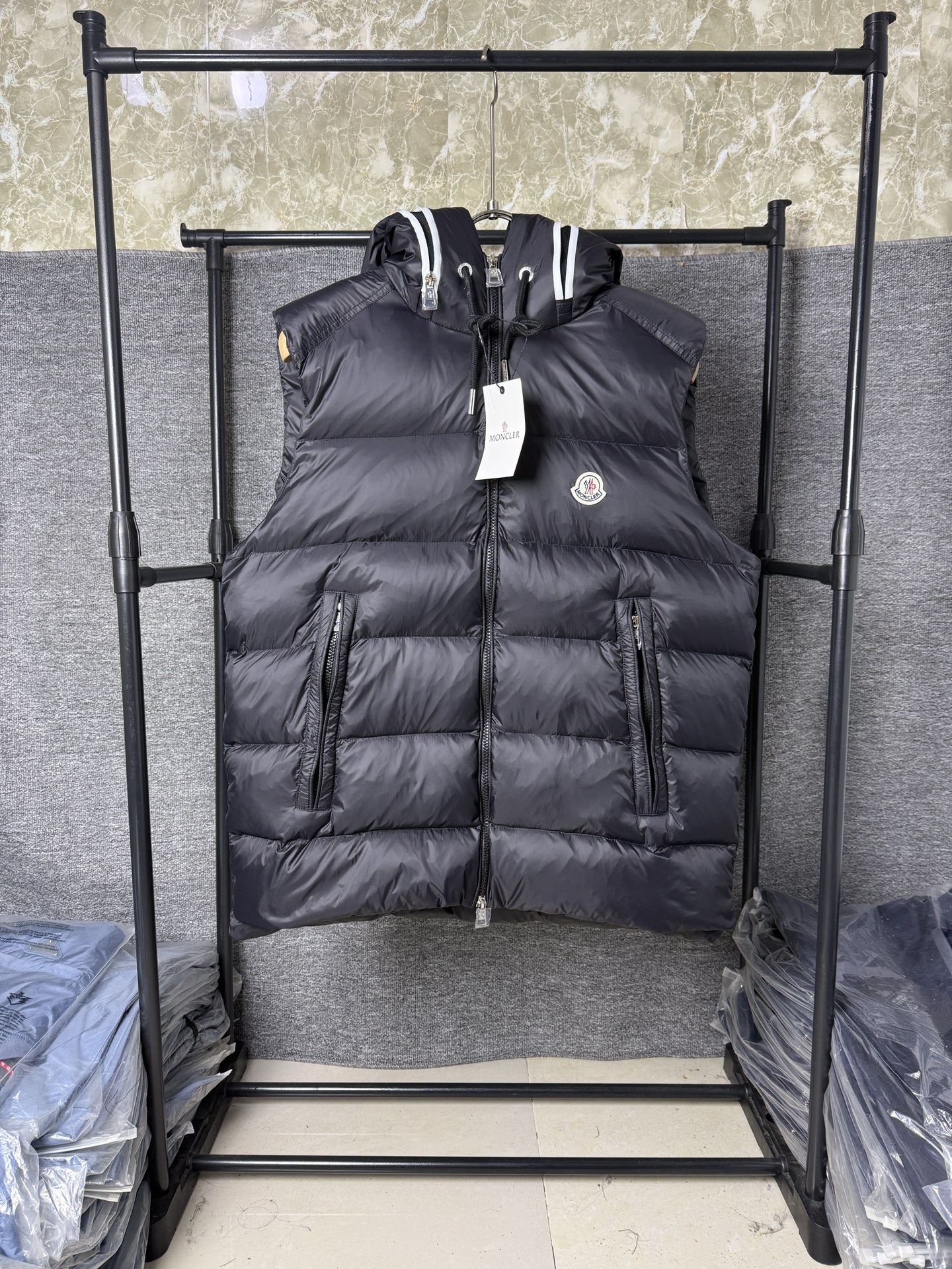 最新moncler/蒙口羽绒背心蒙家王牌尖货镇店之宝迟来的渠道好货好款！Luiro系列蒙口王牌渠道单最经