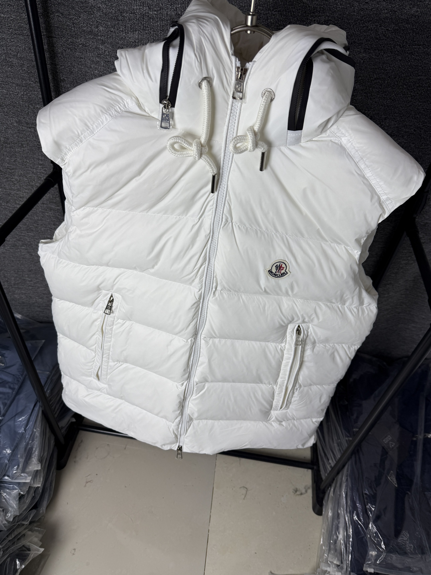 最新moncler/蒙口羽绒背心蒙家王牌尖货镇店之宝迟来的渠道好货好款！Luiro系列蒙口王牌渠道单最经