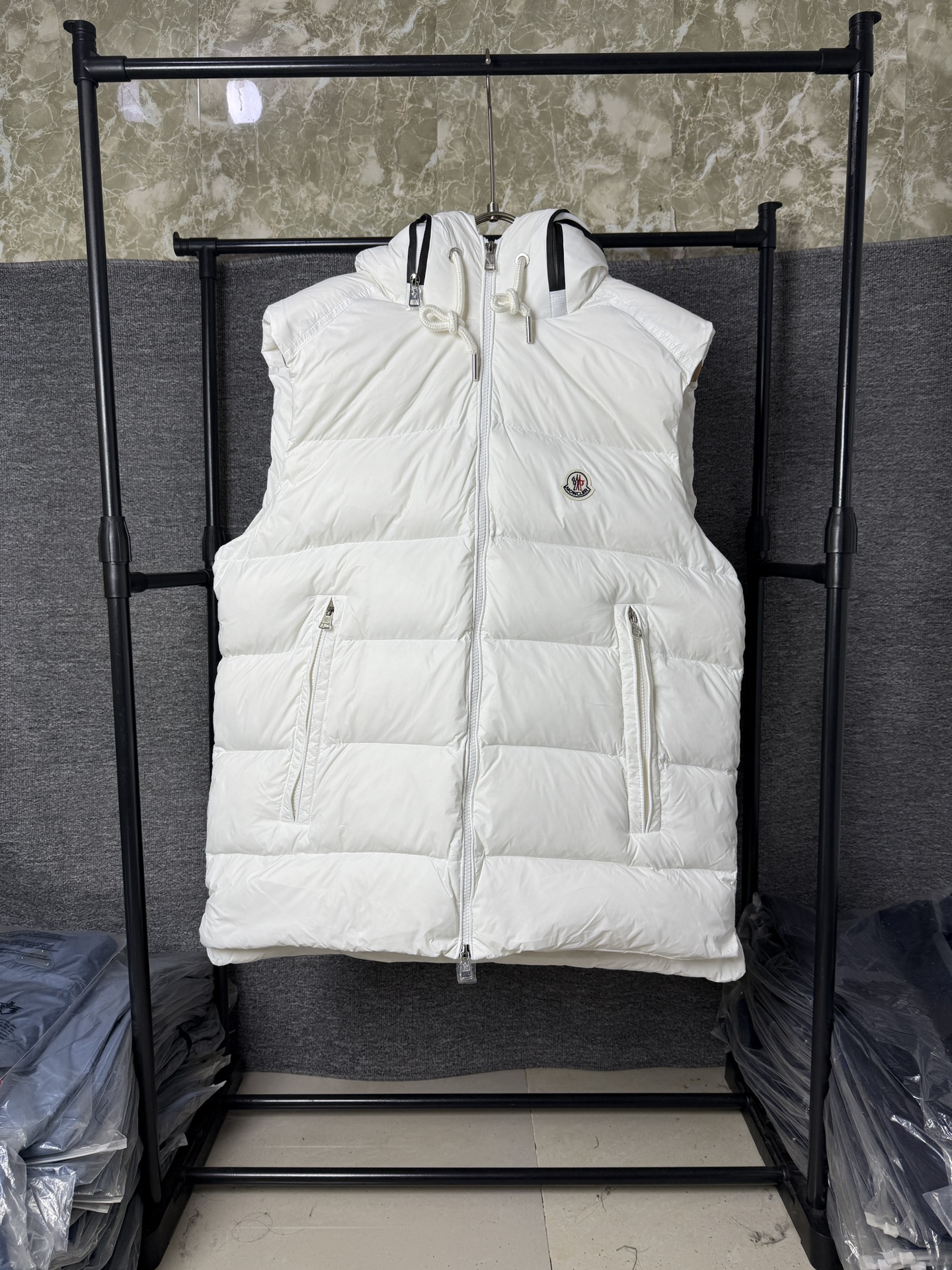 最新moncler/蒙口羽绒背心蒙家王牌尖货镇店之宝迟来的渠道好货好款！Luiro系列蒙口王牌渠道单最经