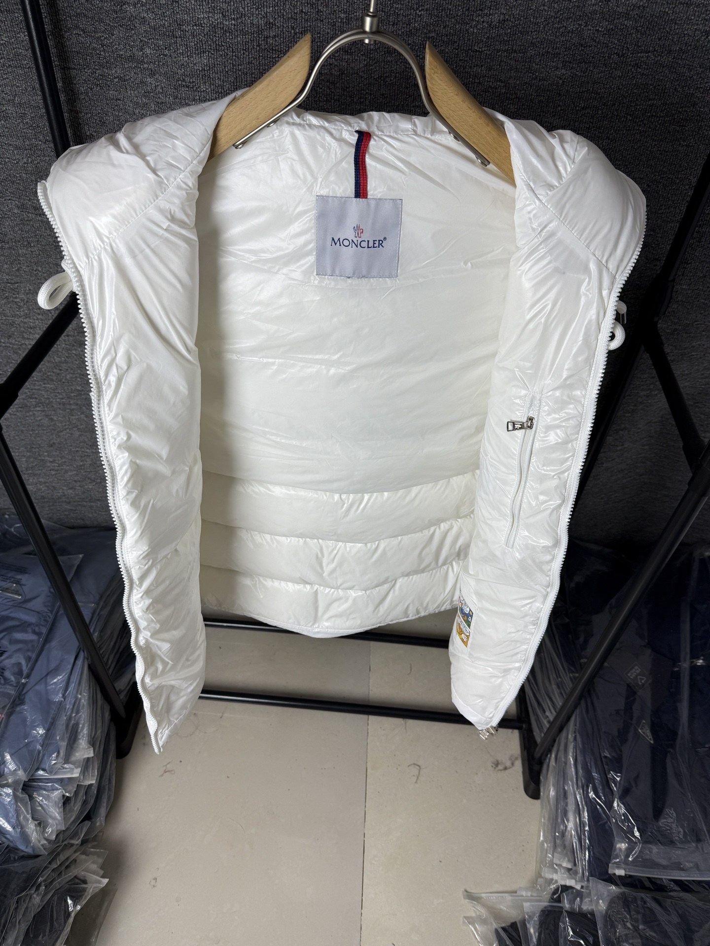 最新moncler/蒙口羽绒背心蒙家王牌尖货镇店之宝迟来的渠道好货好款！Luiro系列蒙口王牌渠道单最经