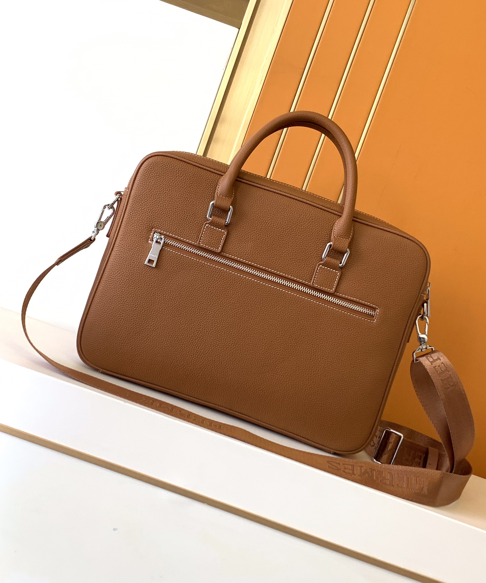 Montblanc 公文包型号：7046-1土黄色# 货爱玛意大利专用头层牛皮 手感 柔软细腻