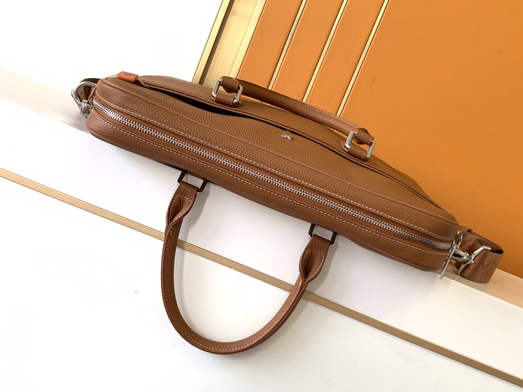 Montblanc 公文包型号：7046-1土黄色# 货爱玛意大利专用头层牛皮 手感 柔软细腻