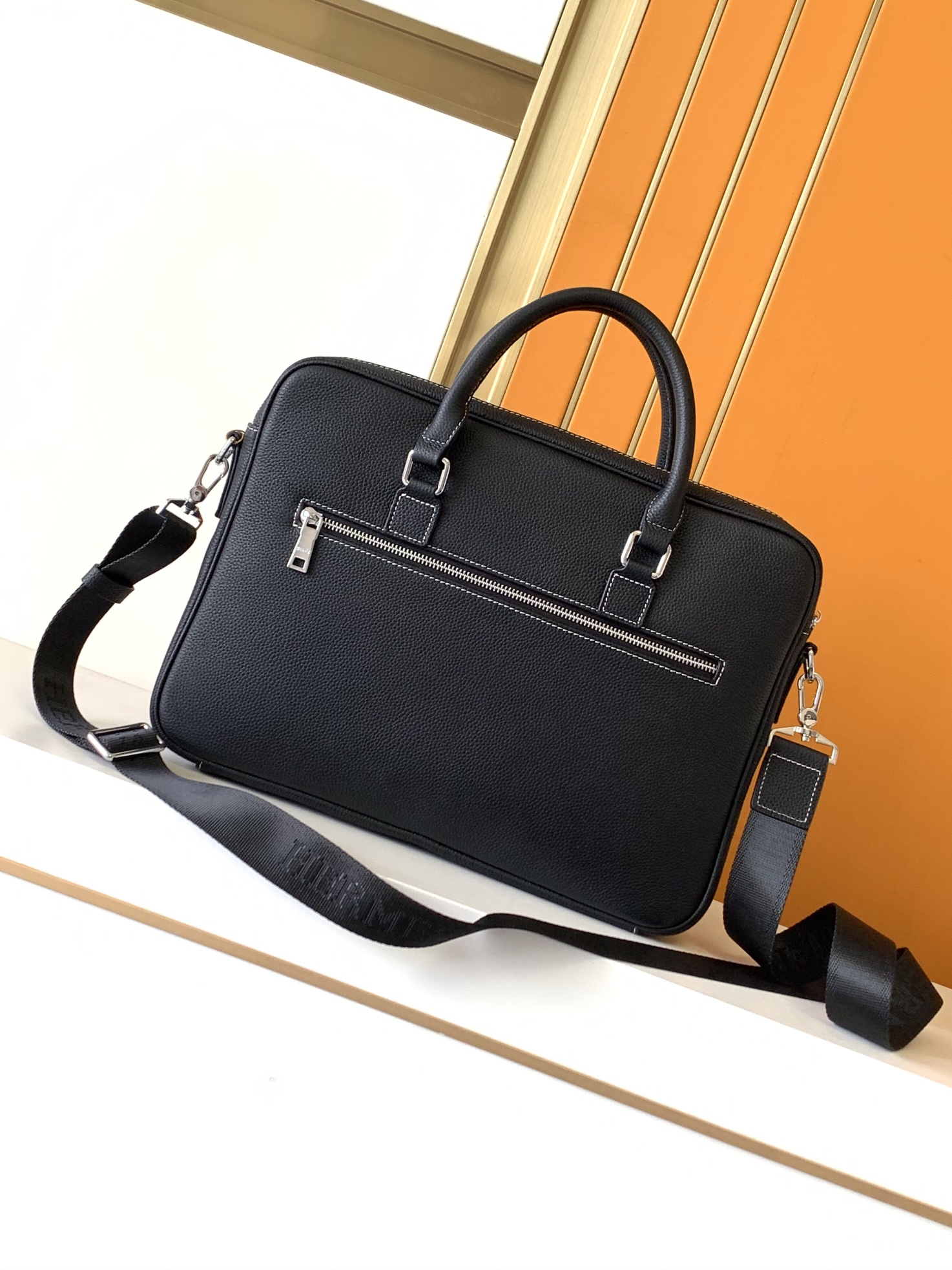 Givenchy 公文包型号：7046-1黑色# 货爱玛意大利专用头层牛皮 手感 柔软细腻 质感高端有档次