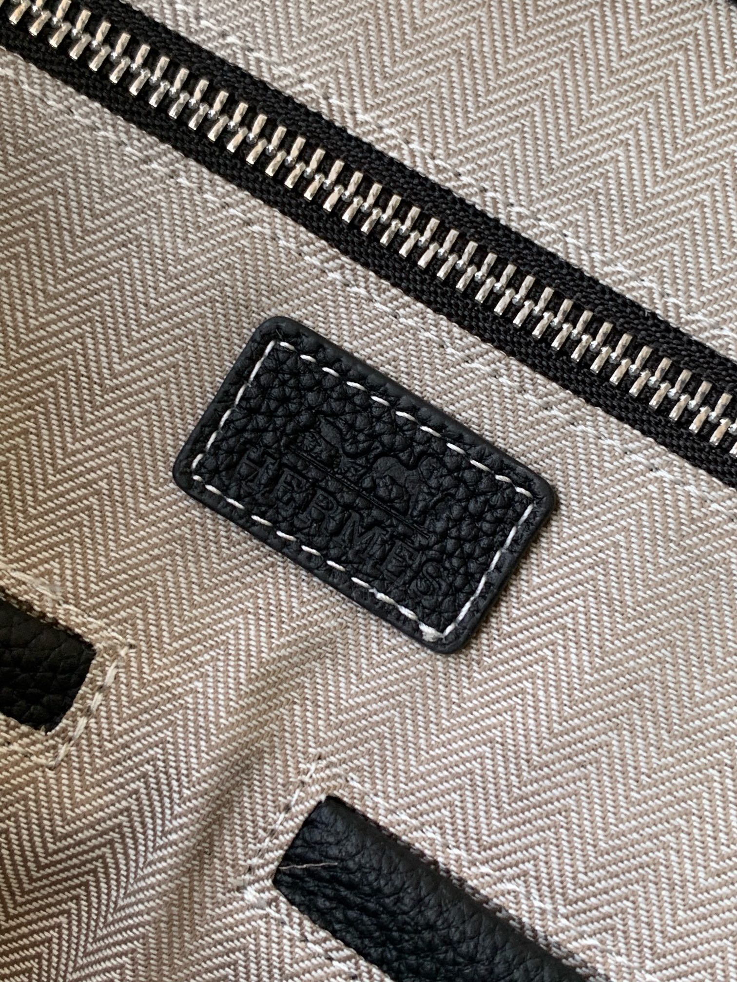Givenchy 公文包型号：7046-1黑色# 货爱玛意大利专用头层牛皮 手感 柔软细腻 质感高端有档次