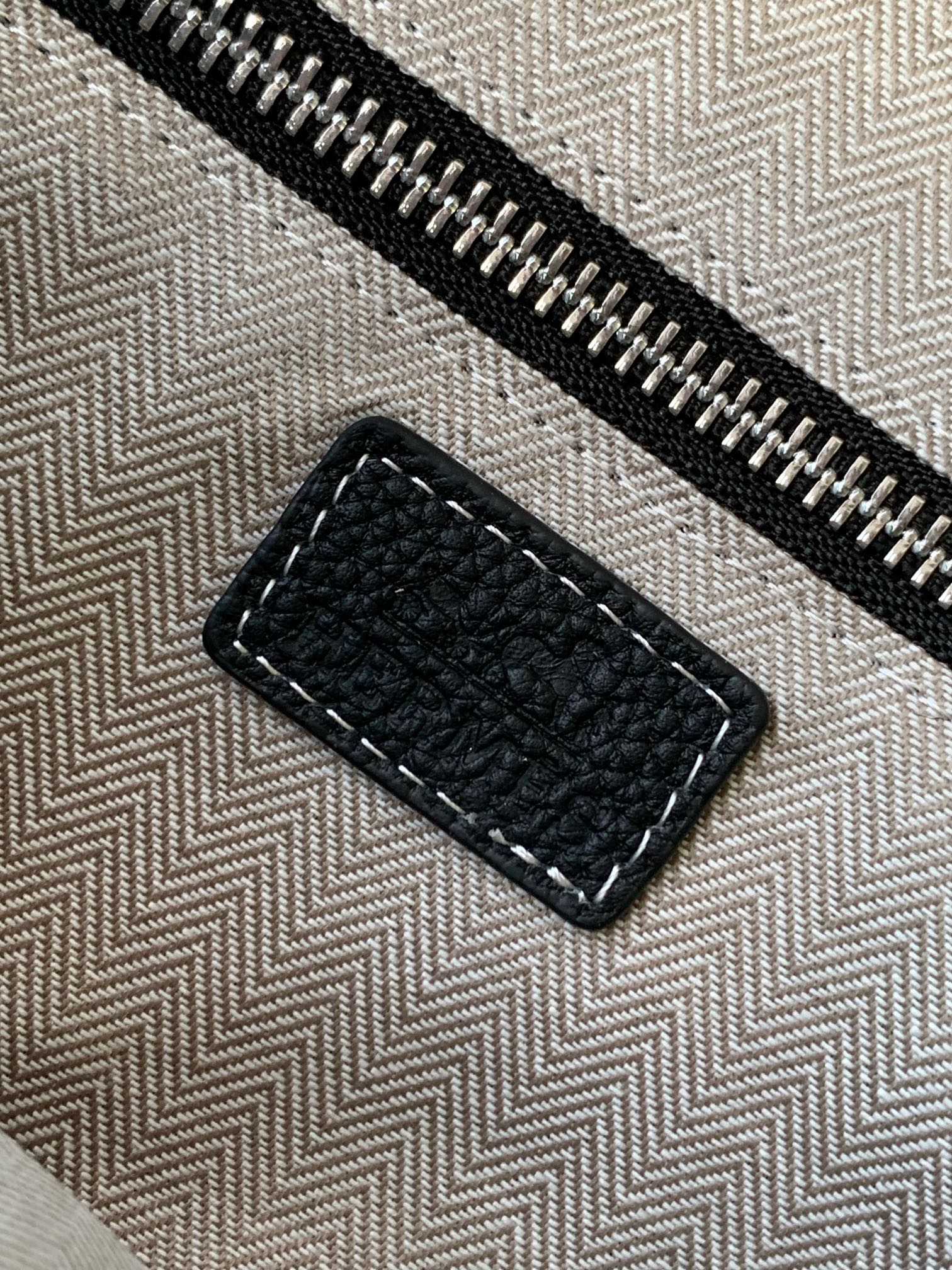 Givenchy 型号：7046-4黑色# 货爱玛意大利专用头层牛皮 手感 柔软细腻 质感高端有档次