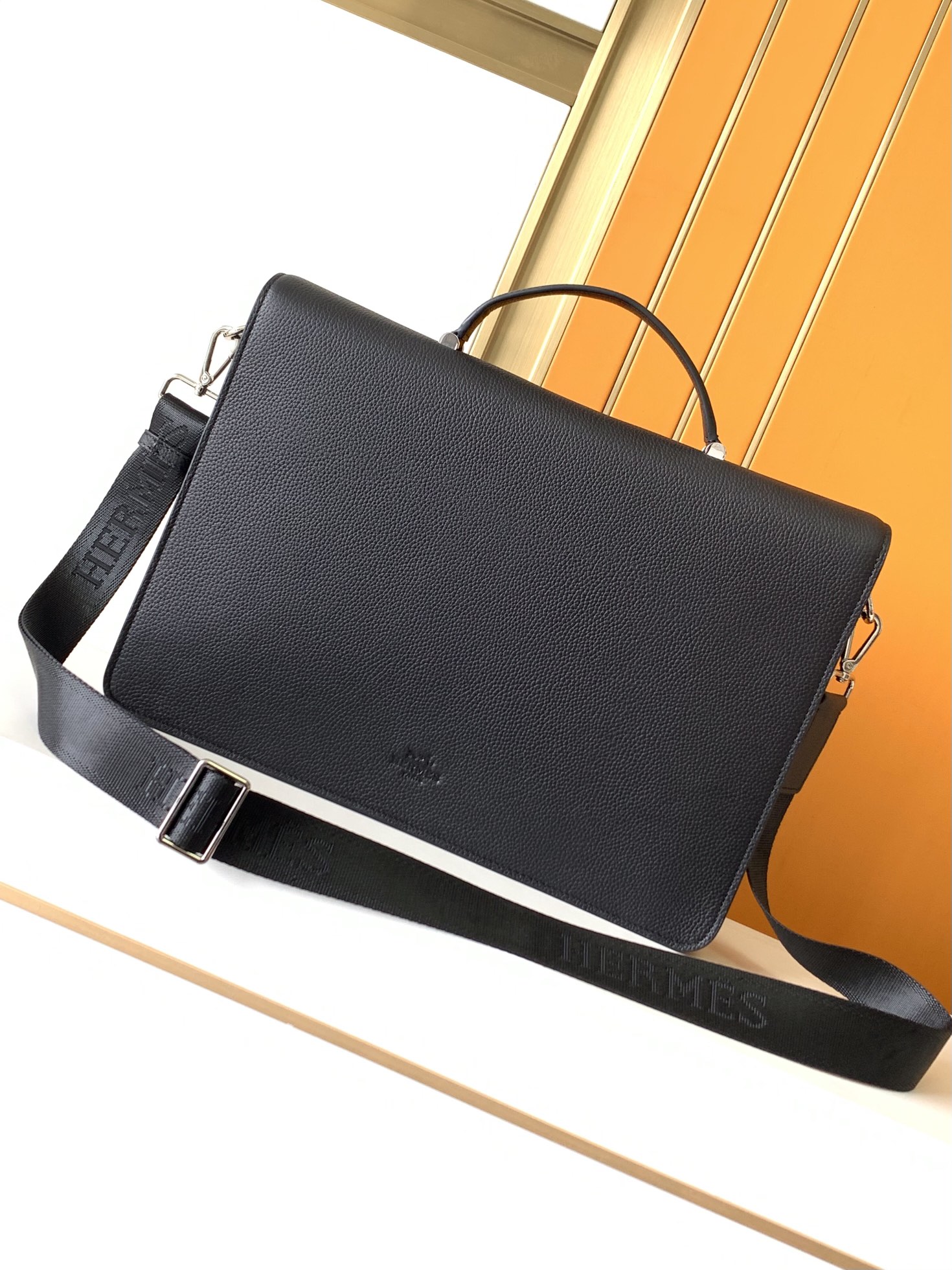 Givenchy 公文包型号：82365-1#黑色 货爱玛意大利专用头层牛皮 手感 柔软细腻