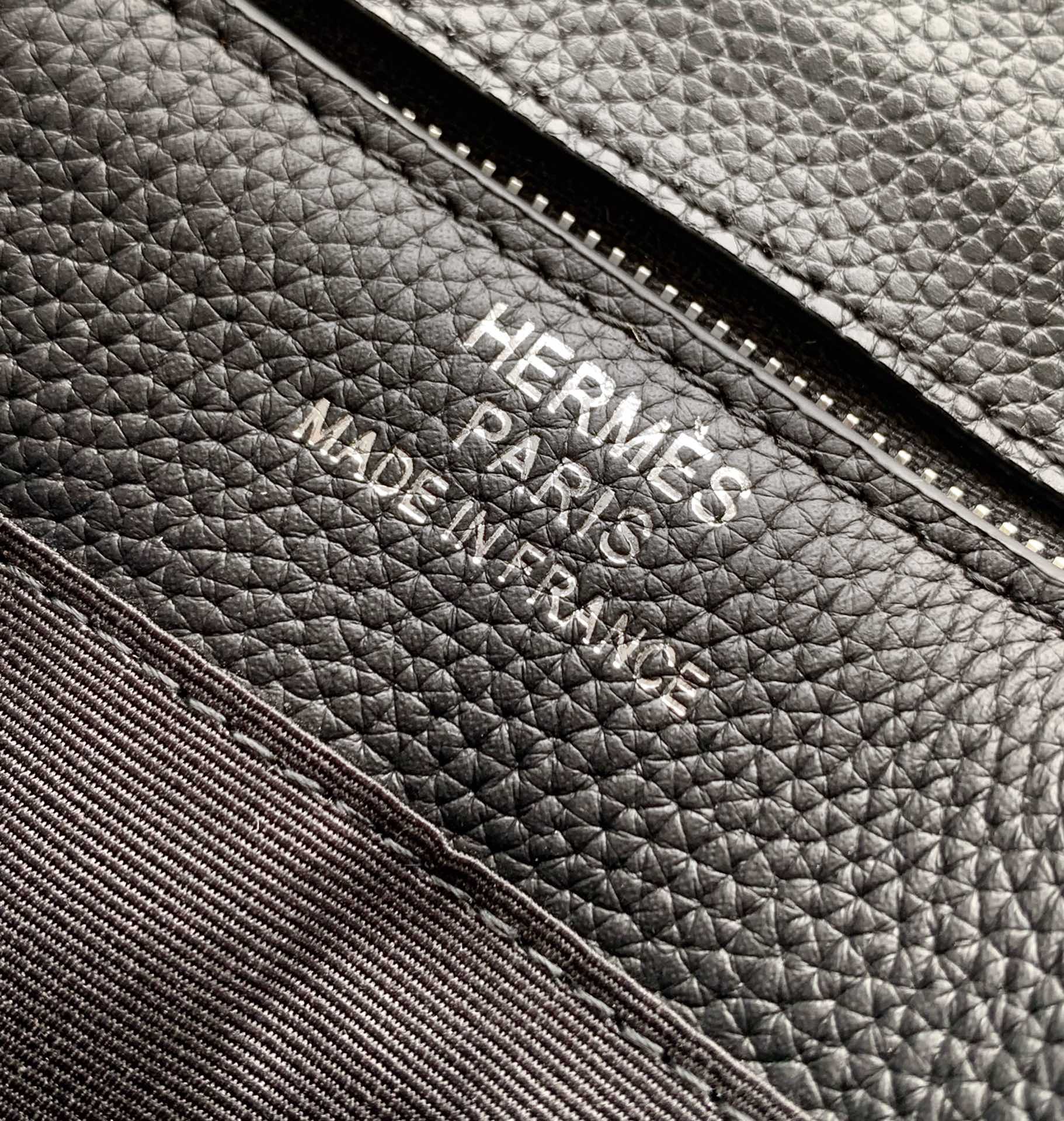 Givenchy 斜挎包型号：82365-3#黑色 货爱玛意大利专用头层牛皮 手感 柔软细腻