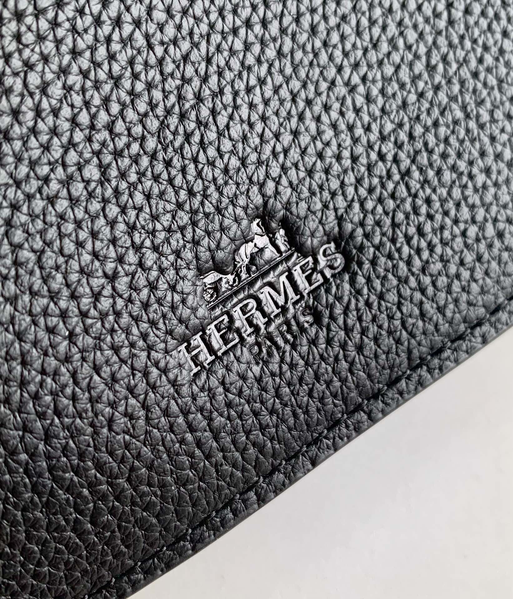 Givenchy 斜挎包型号：82365-3#黑色 货爱玛意大利专用头层牛皮 手感 柔软细腻