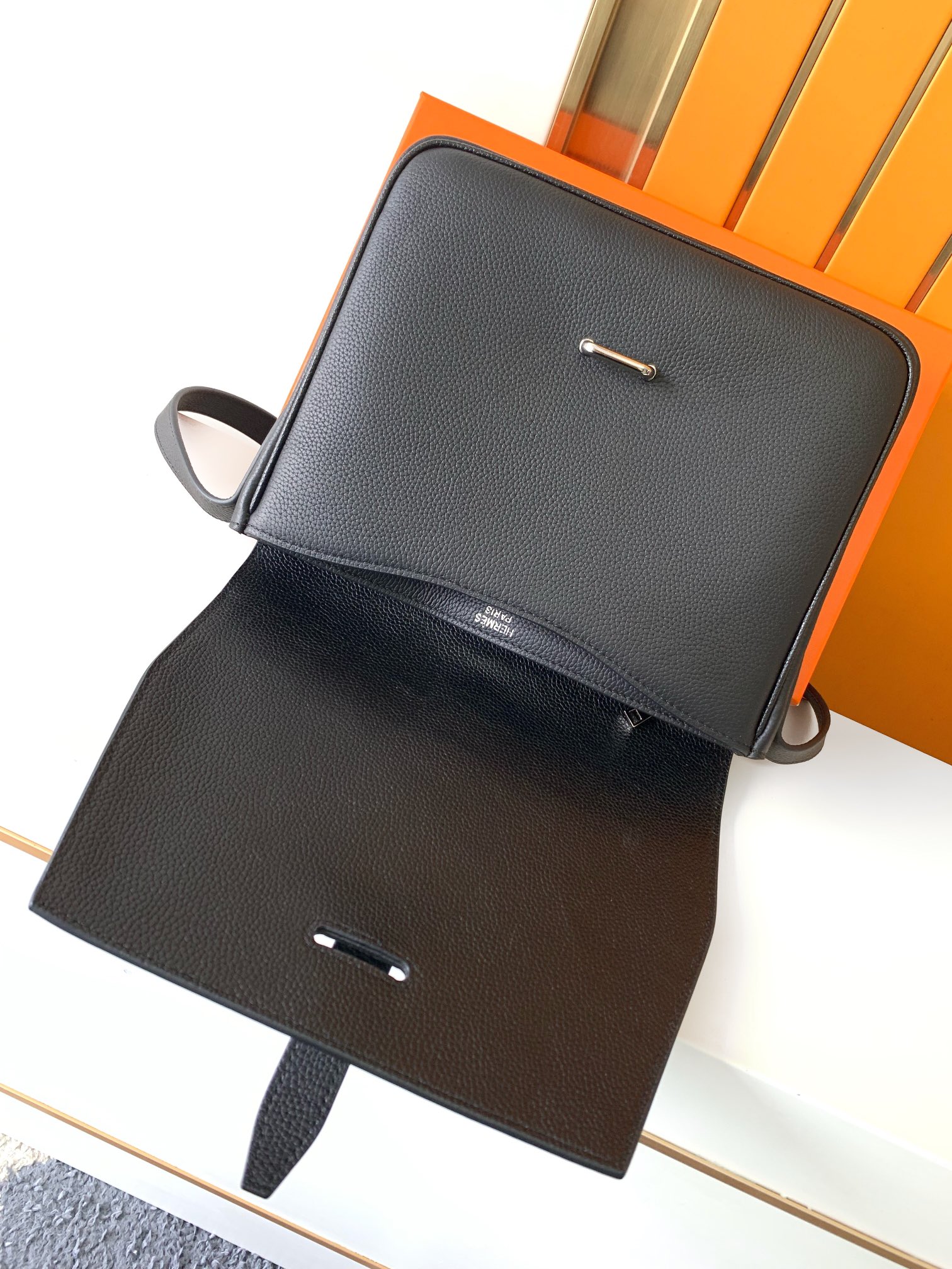 Givenchy 斜挎包型号：82365-3#黑色 货爱玛意大利专用头层牛皮 手感 柔软细腻