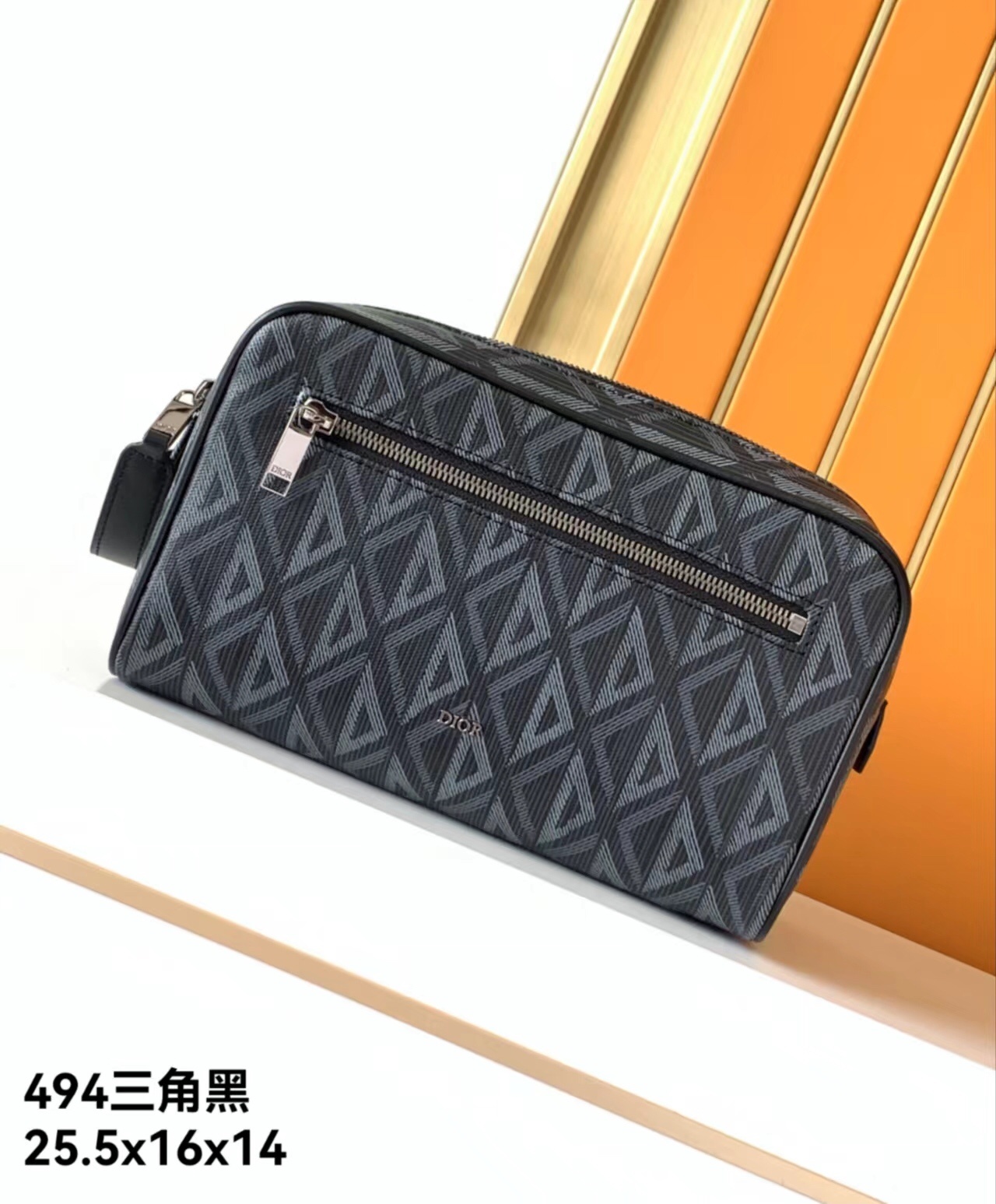 手包型号:494#三角黑顶级原单货专柜洗赖包流行款,高端大气,时尚有品味,原单专用高瑞防水布配头层牛皮,