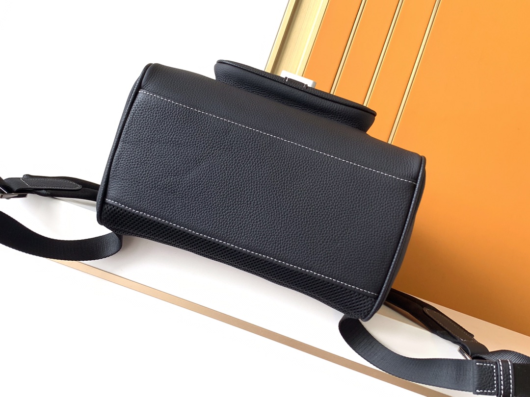 Givenchy 型号：200#全头层牛皮 货 休闲 双肩背包 高端 有品味 专用高端防水布配头层牛皮
