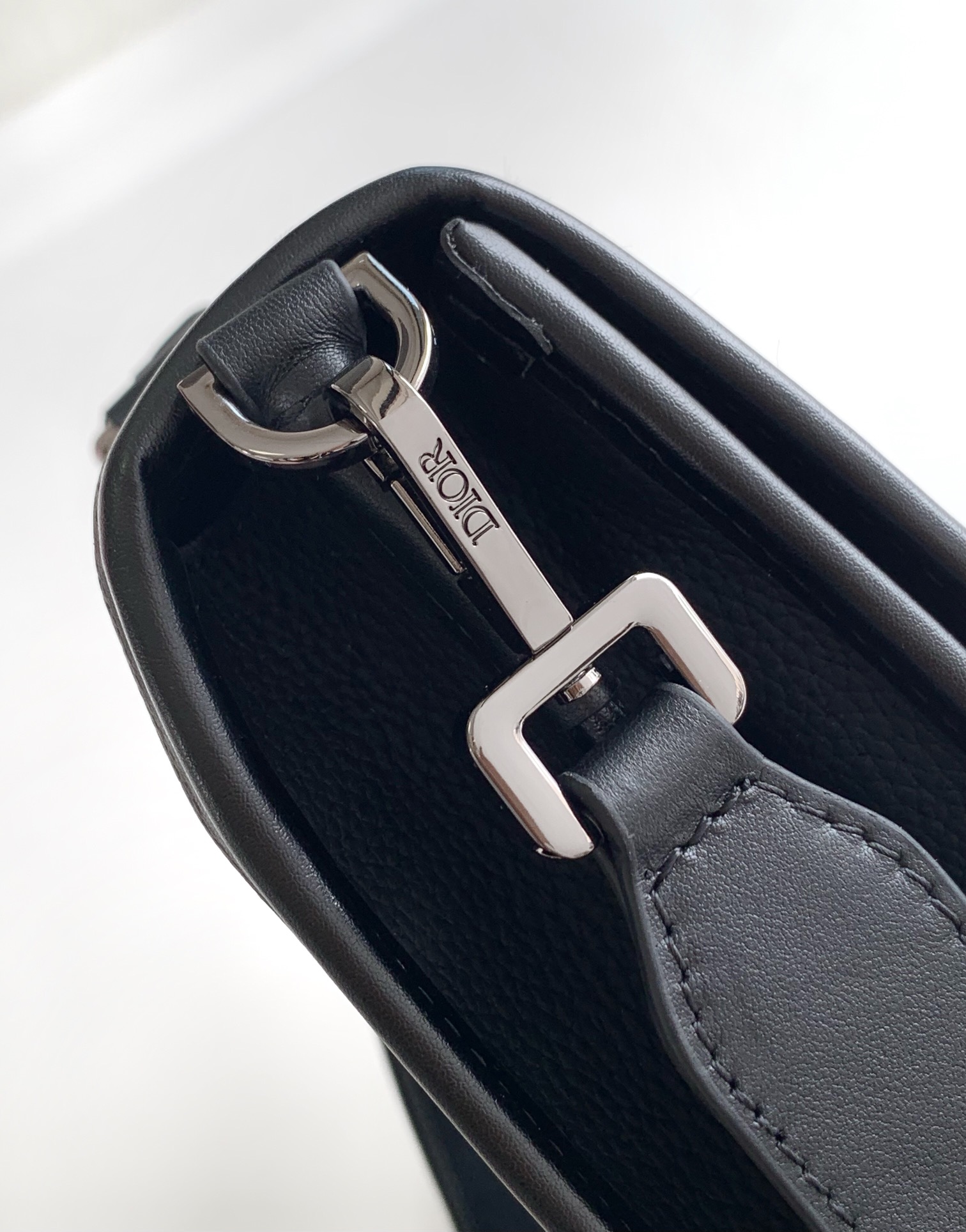 Montblanc 斜挎包型号： 6083-1#全皮 货 休闲 斜挎包流行款 高端 有品味