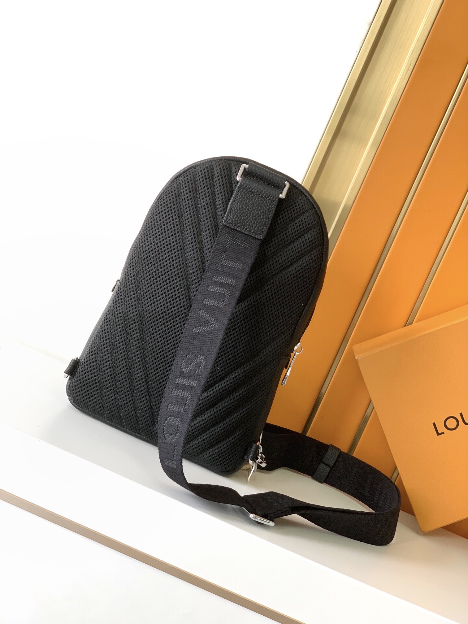 胸包，430#顶级原单 本款大小刚好，非常Ns的一款， Avenue 单肩包于 Damier Infin