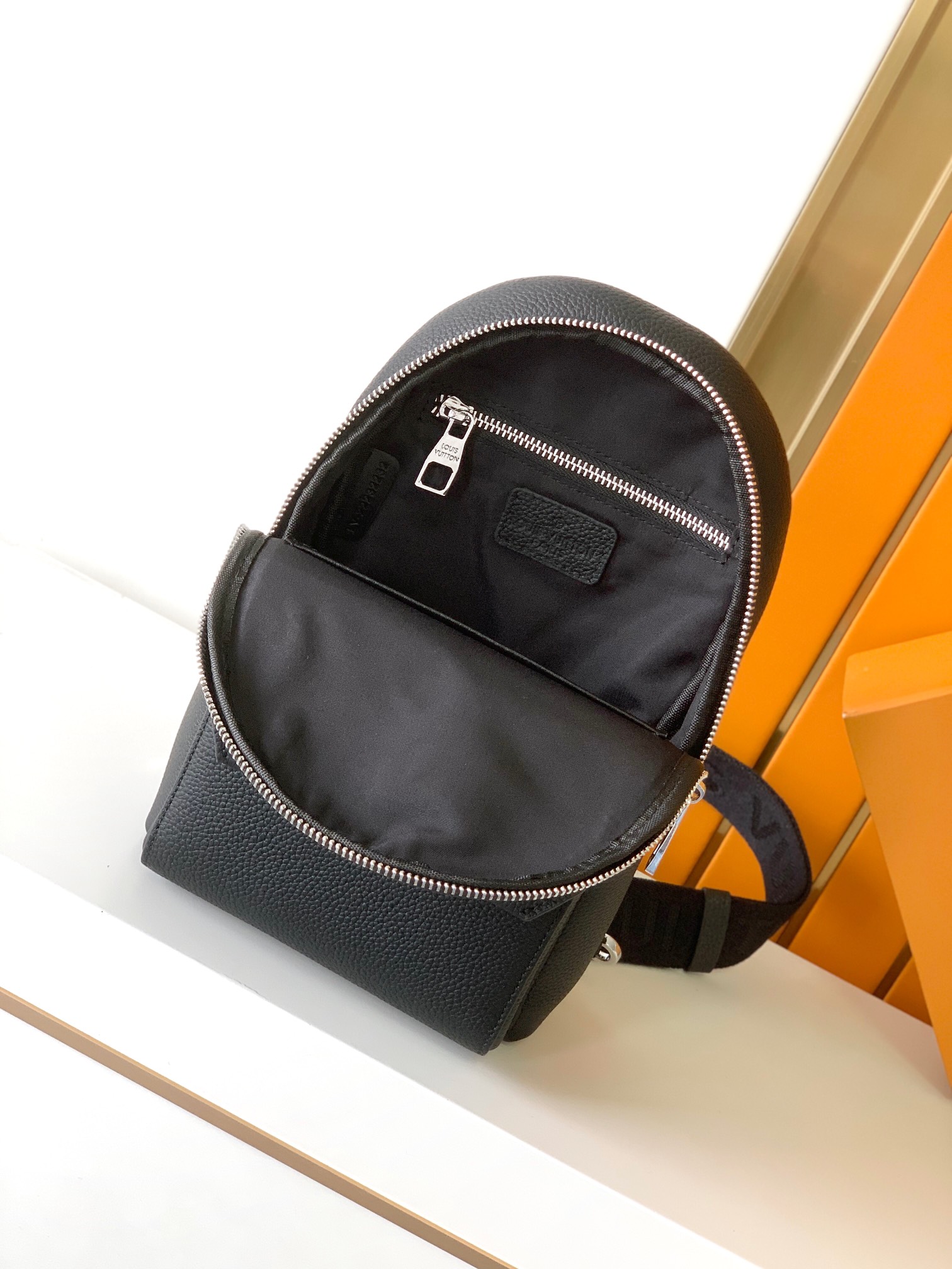 胸包，430#顶级原单 本款大小刚好，非常Ns的一款， Avenue 单肩包于 Damier Infin