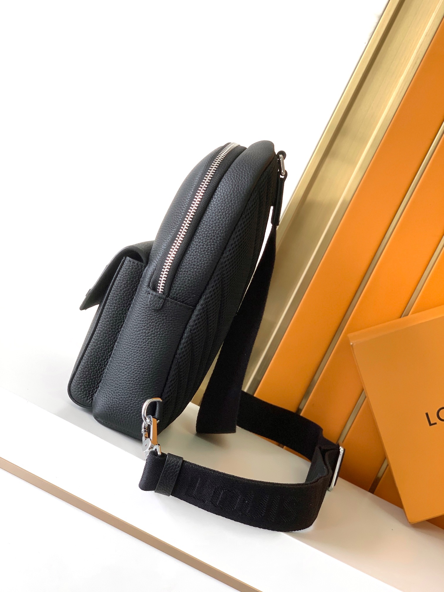 胸包，430#顶级原单 本款大小刚好，非常Ns的一款， Avenue 单肩包于 Damier Infin