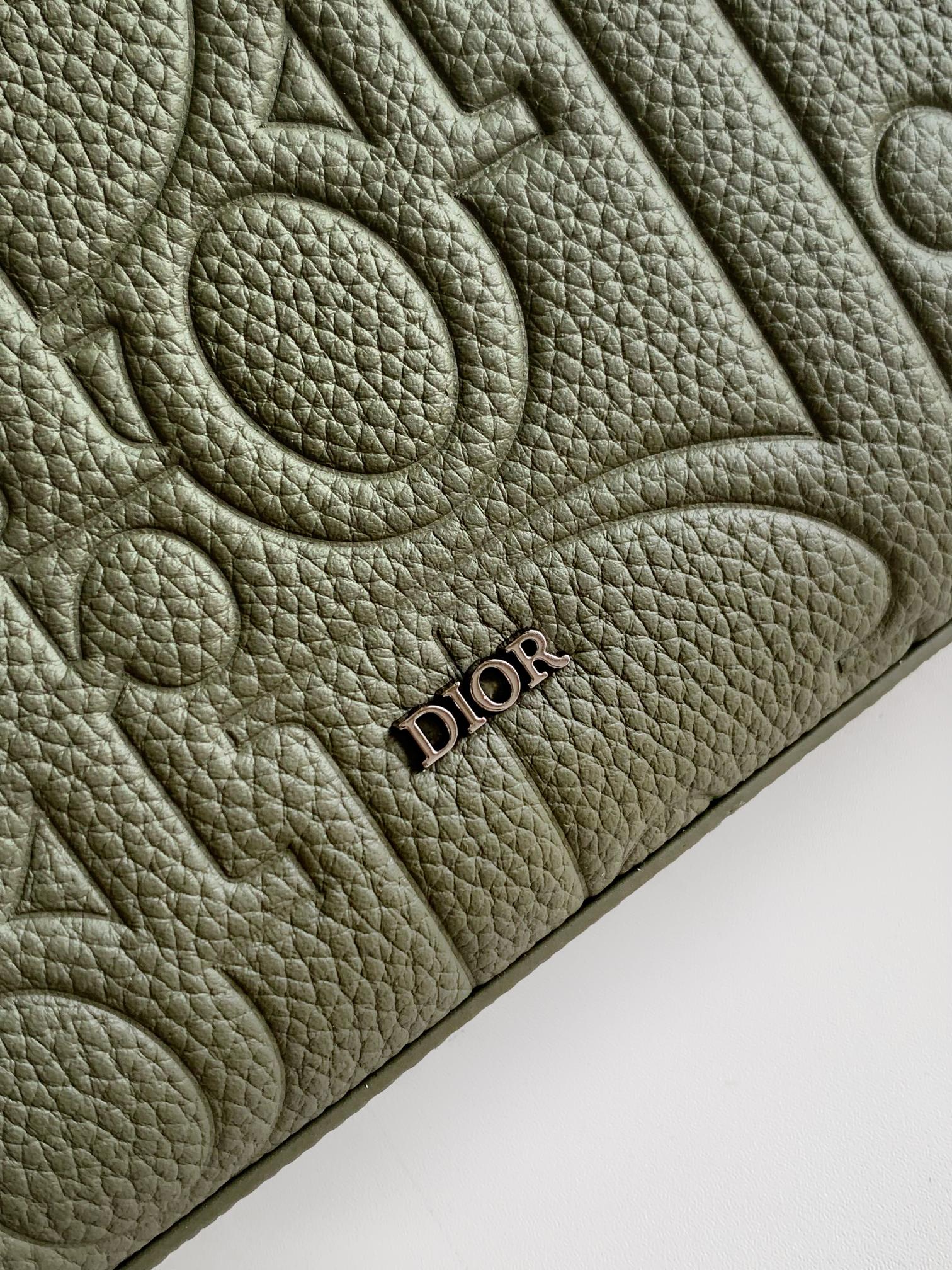 Dior 手包型号： 483#全皮绿 货 休闲 手拿包流行款 高端 有品味 专用高端头层牛皮