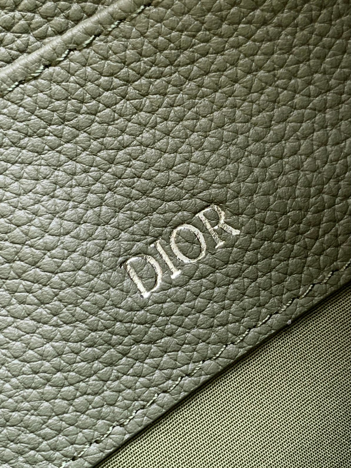 Dior 手包型号： 483#全皮绿 货 休闲 手拿包流行款 高端 有品味 专用高端头层牛皮