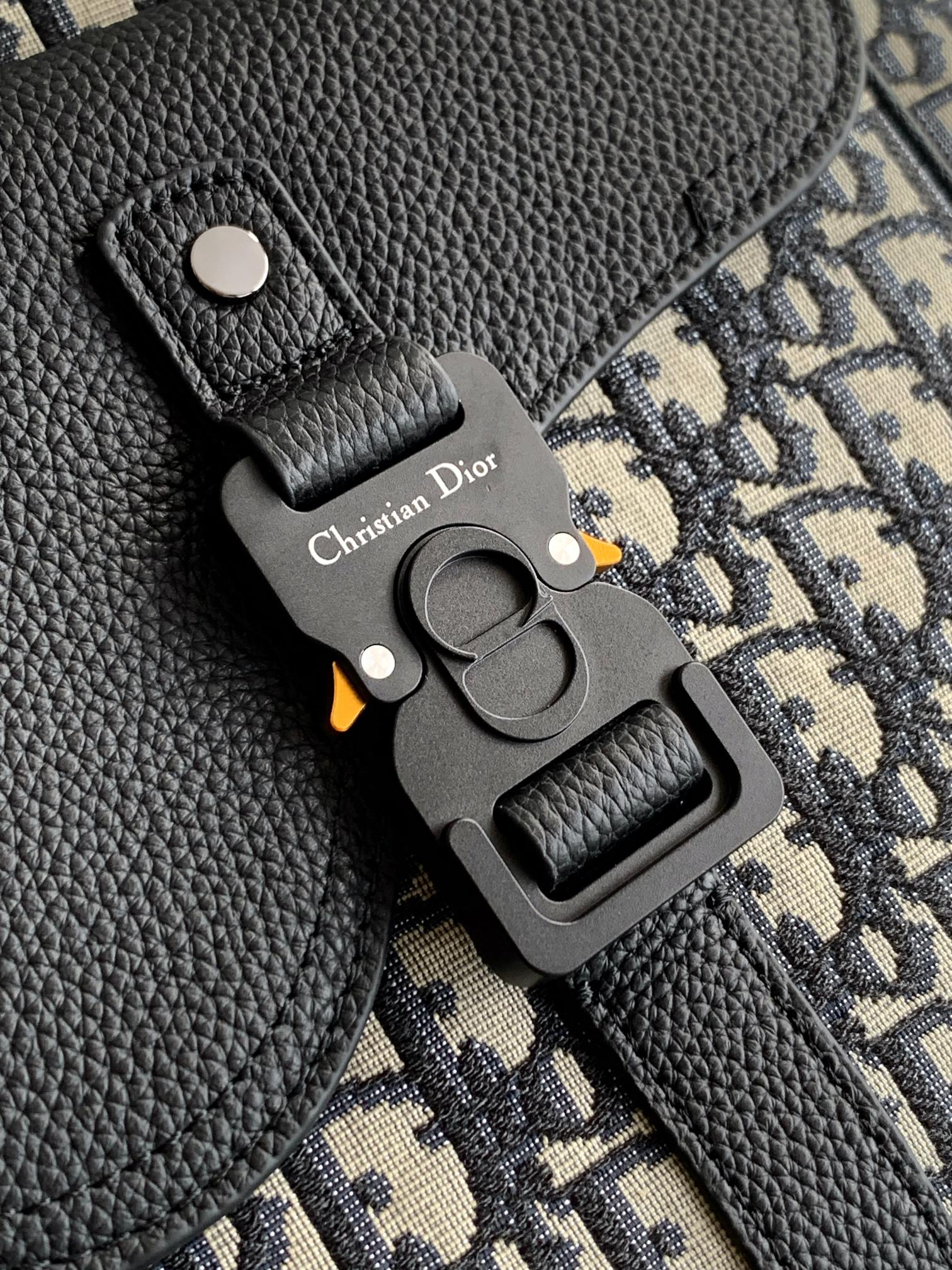 Givenchy 双肩背包型号：212#蓝D 货 休闲 双肩背包 高端 有品味 专用高端防水布配头层牛皮