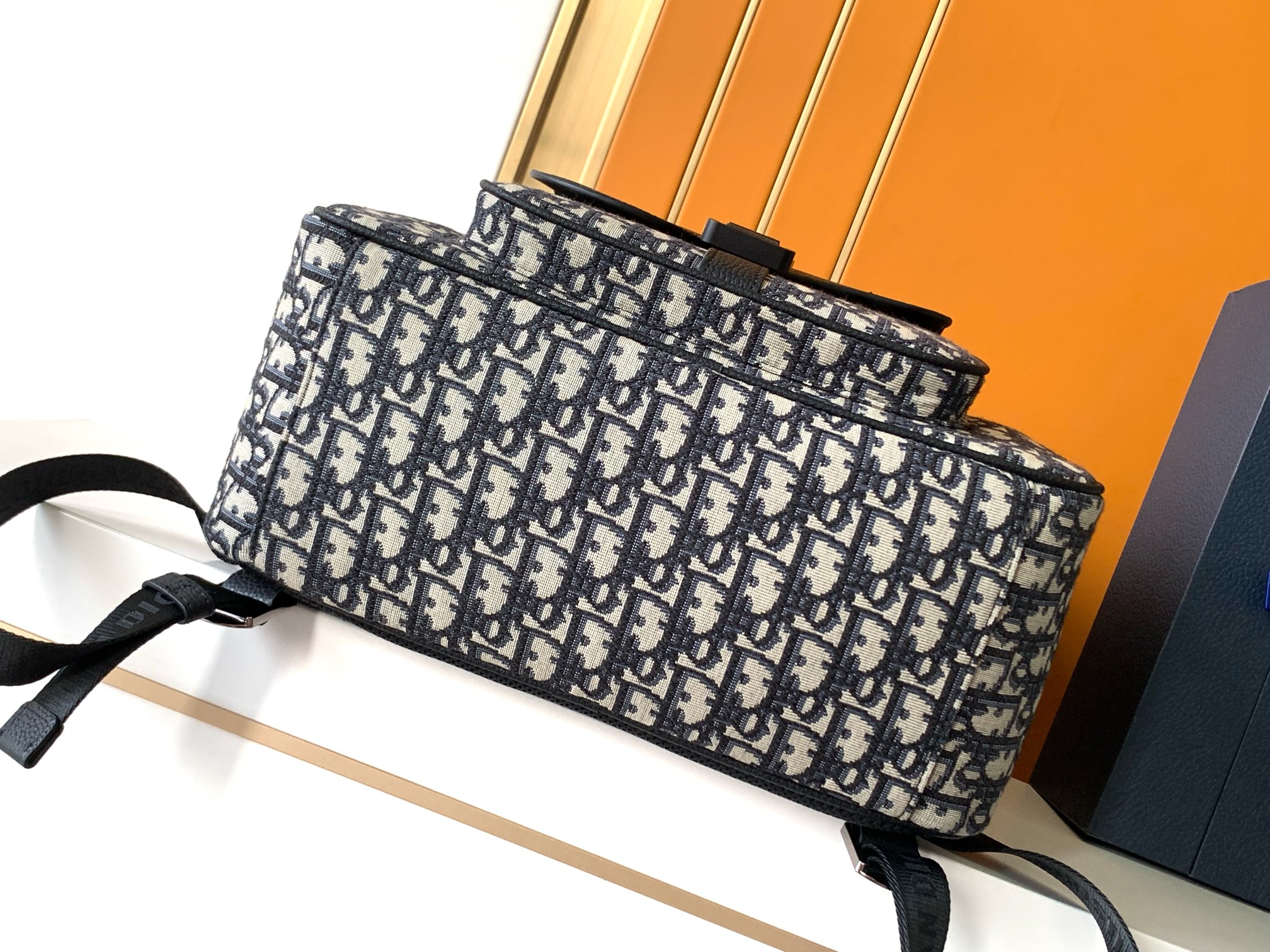 Givenchy 双肩背包型号：212#蓝D 货 休闲 双肩背包 高端 有品味 专用高端防水布配头层牛皮