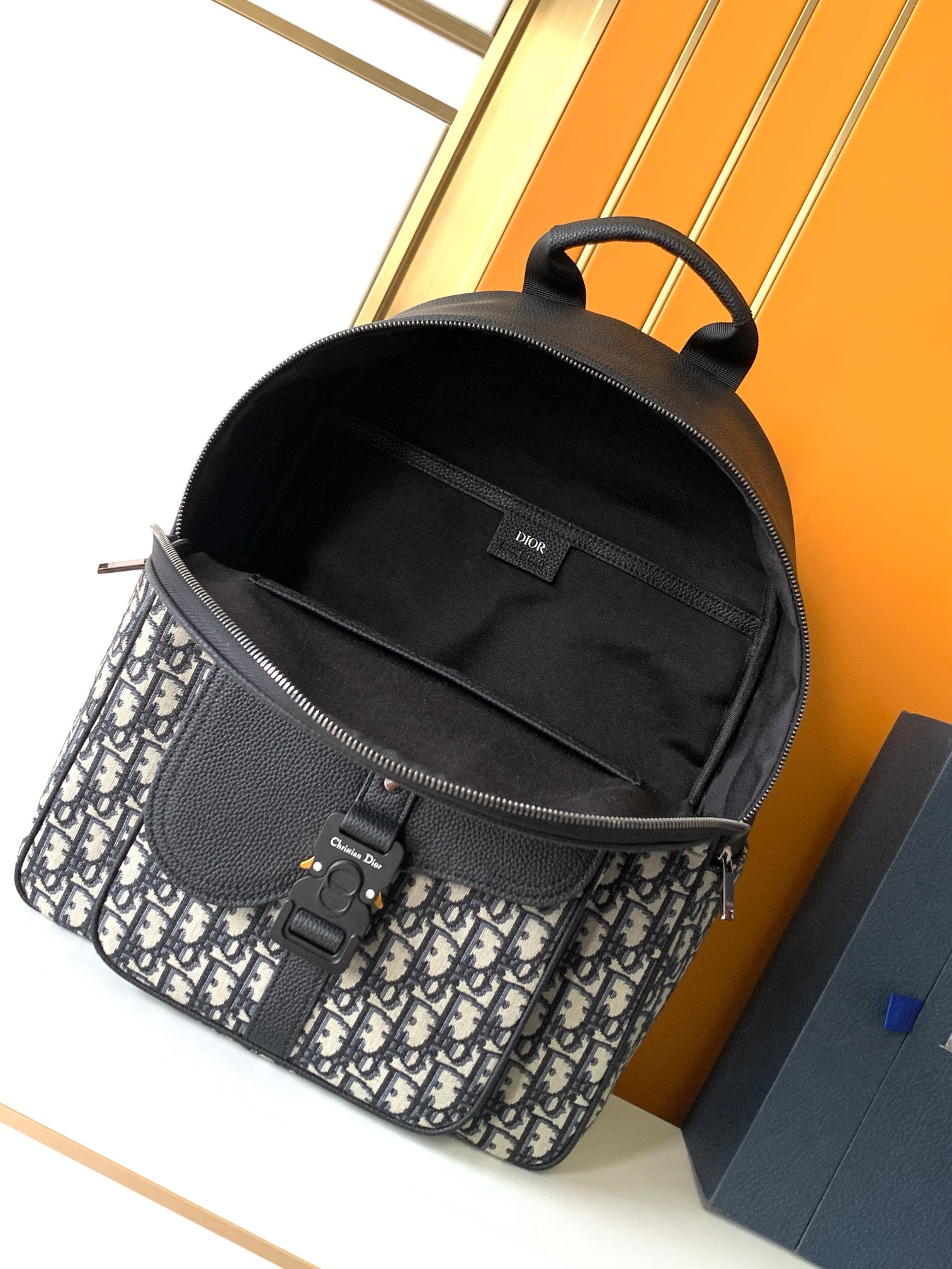 Givenchy 双肩背包型号：212#蓝D 货 休闲 双肩背包 高端 有品味 专用高端防水布配头层牛皮