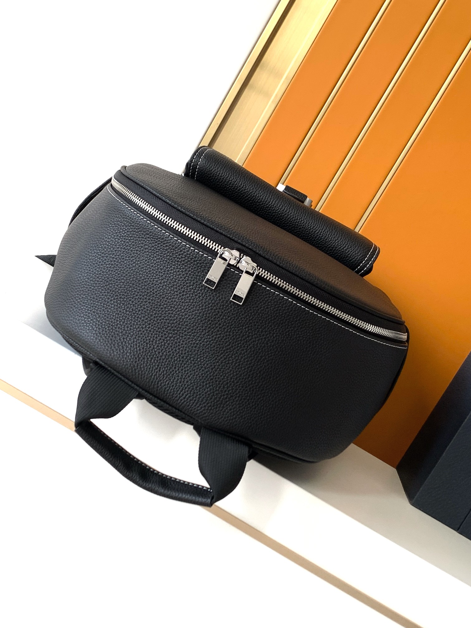 Givenchy 双肩背包型号：212#全头层牛皮 货 休闲 双肩背包 高端 有品味 专用高端防水布配头层牛皮