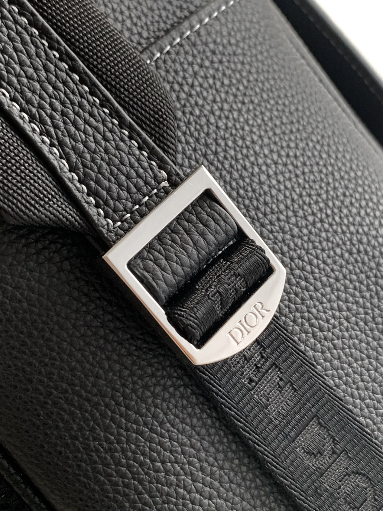 Givenchy 双肩背包型号：212#全头层牛皮 货 休闲 双肩背包 高端 有品味 专用高端防水布配头层牛皮