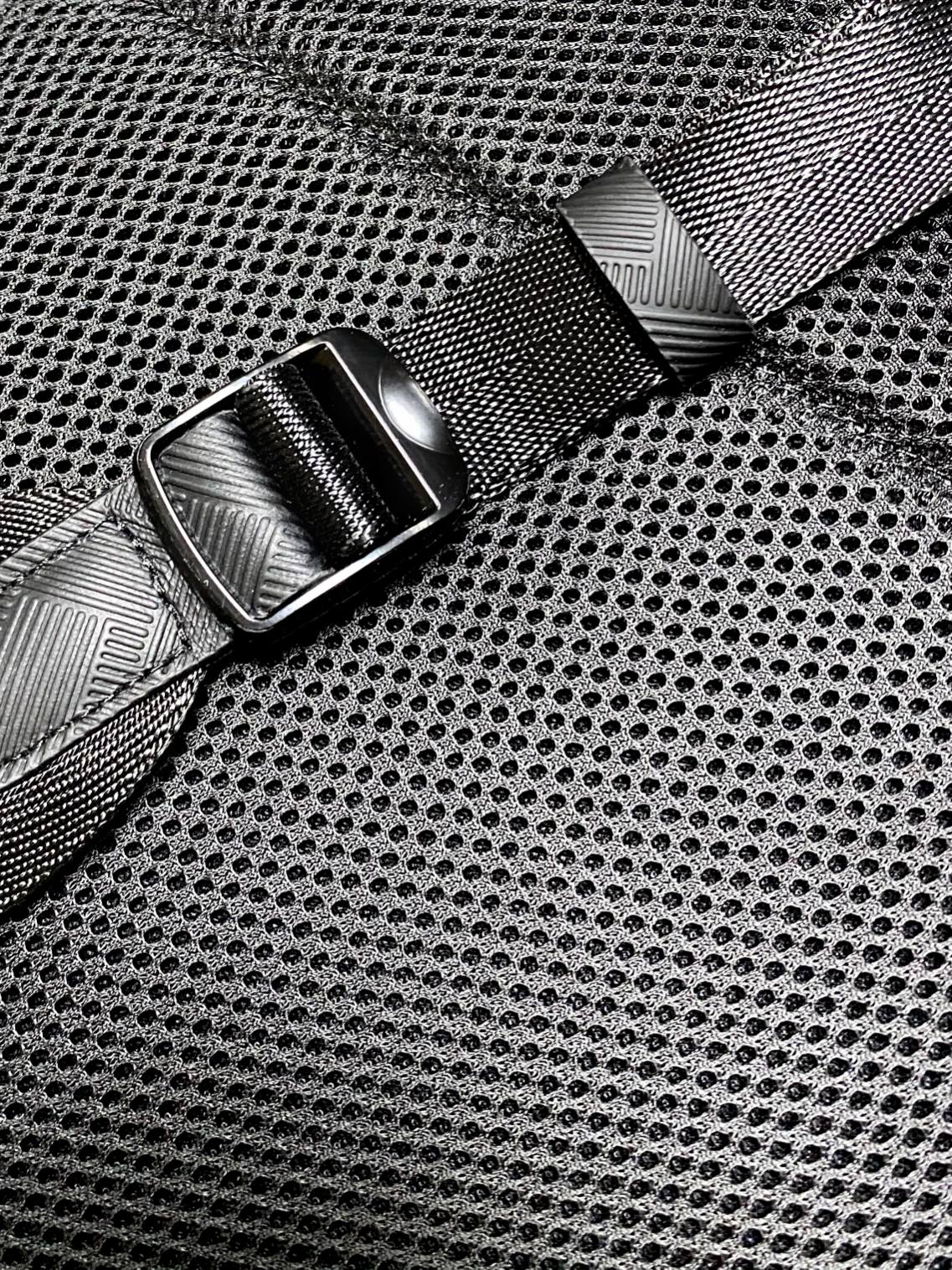 Montblanc # 货万宝龙新款双肩包，光泽好上档次，高纤维布裡， 五金配件，质量超赞。尺寸：30x40x14