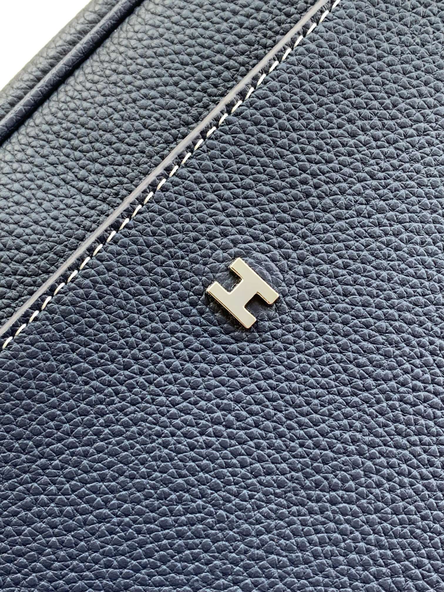 Prada 相机包斜挂包型号：7046-5#蓝色 货爱玛意大利专用头层牛皮 手感 柔软细腻