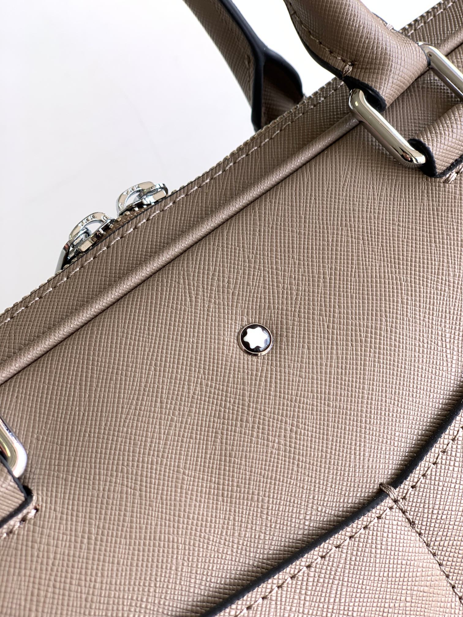 Montblanc 公文包型号：2101-1#卡其色 货万宝龙西班牙纹牛皮 光泽好上档次 高纤维布裡
