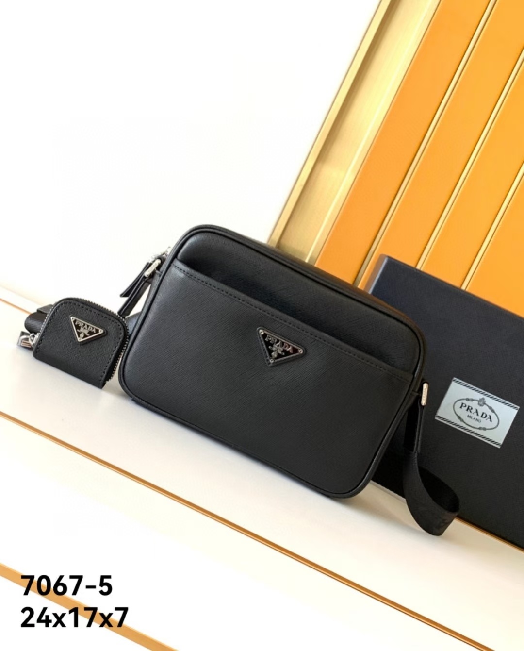 斜挎包型号:7067-5#顶级原单货普拉专柜最新款,高端大气,时尚有品味,西班牙纹皮,,手感柔软厚度足耐