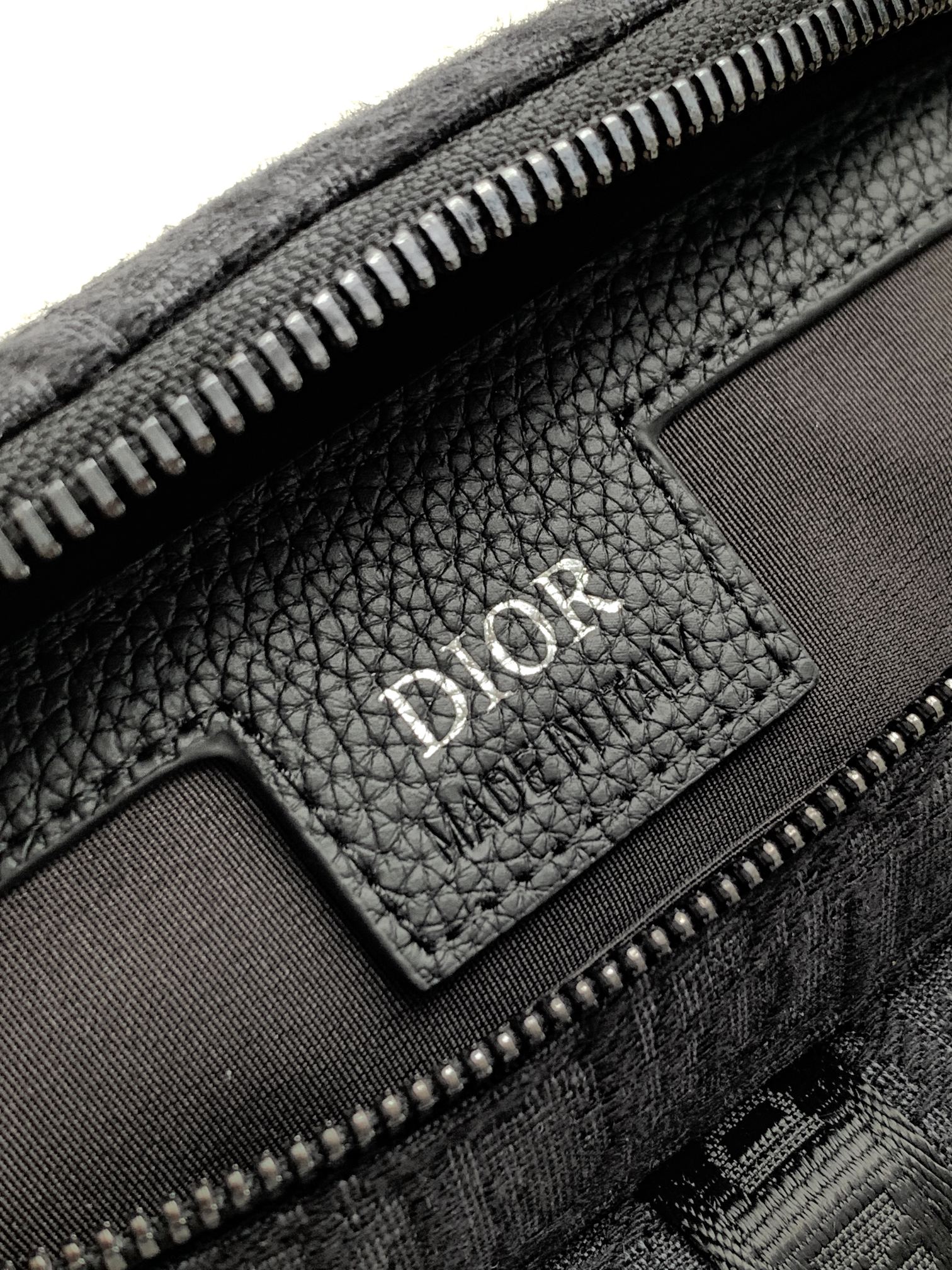 休闲腰包新款：446#黑D，顶级原单货专柜休闲时尚腰包，高端大气，时尚有品味，原单专用高端防水布配头层牛