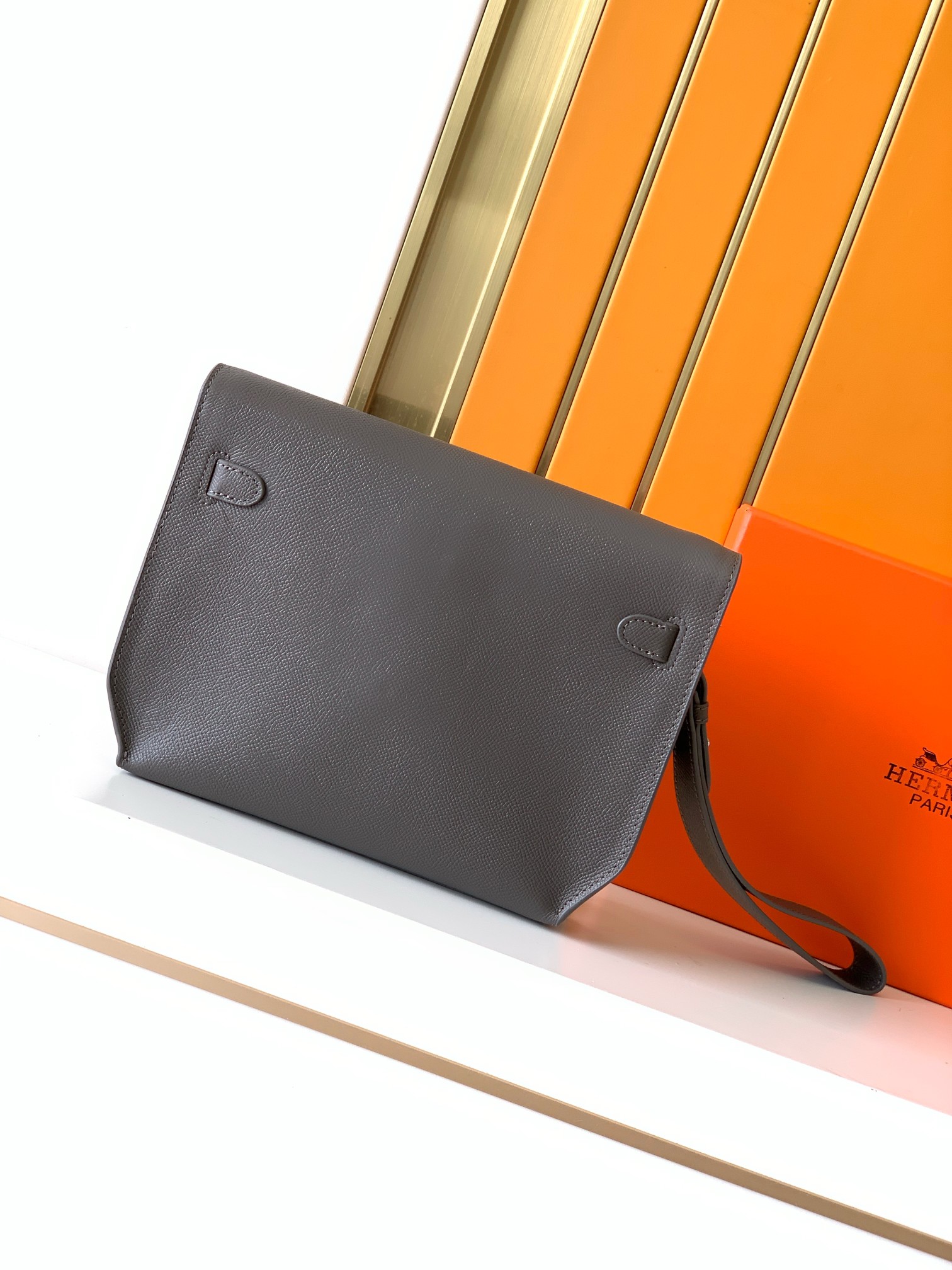 Loewe 手包型号：1159S#大象灰色 货爱玛意大利专用手撑纹头层牛皮 手感 柔软细腻