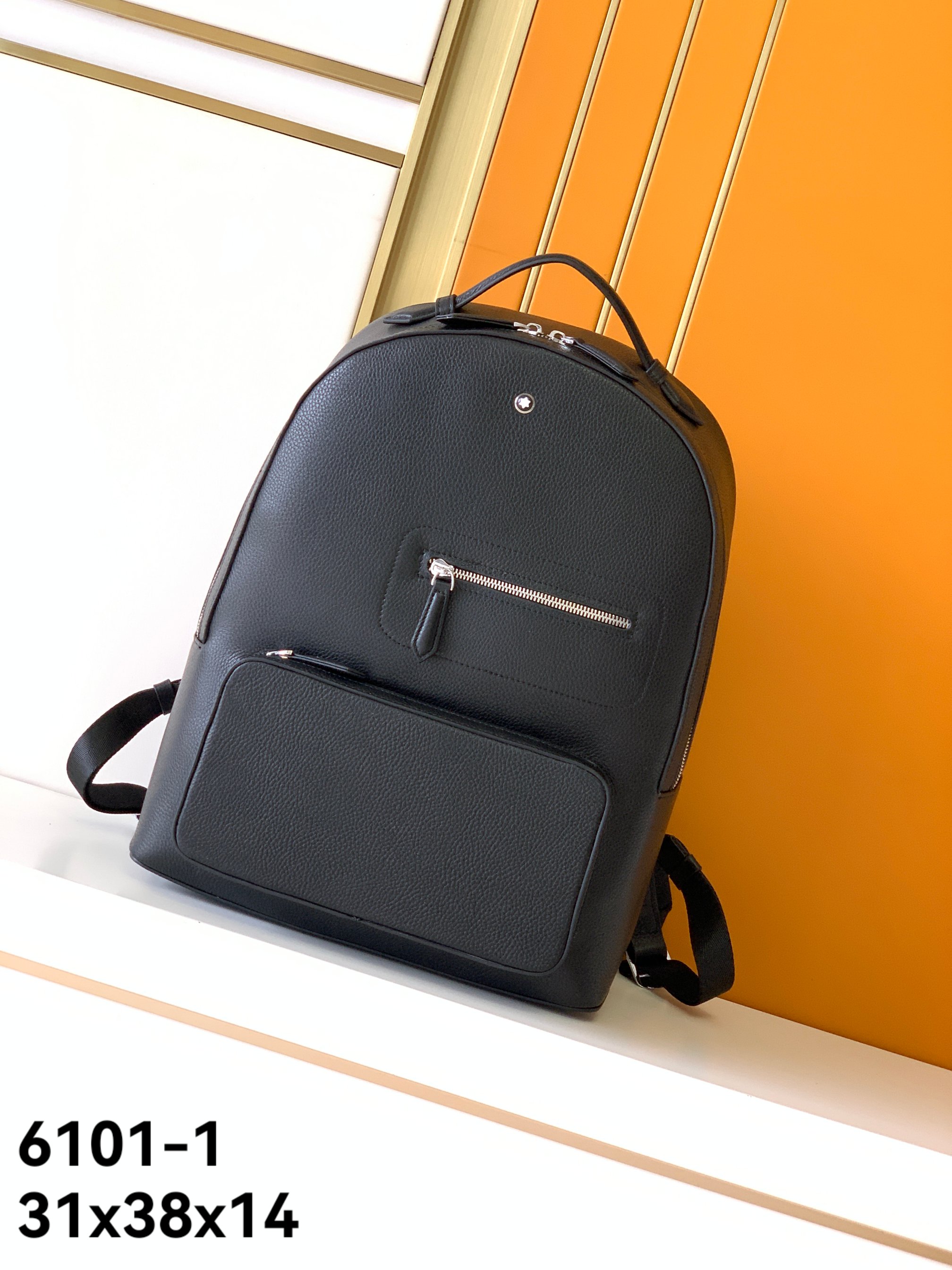 Givenchy 双肩背包型号：新款6101-1# 货万宝意大利自然摔小牛皮 手感 柔软细腻