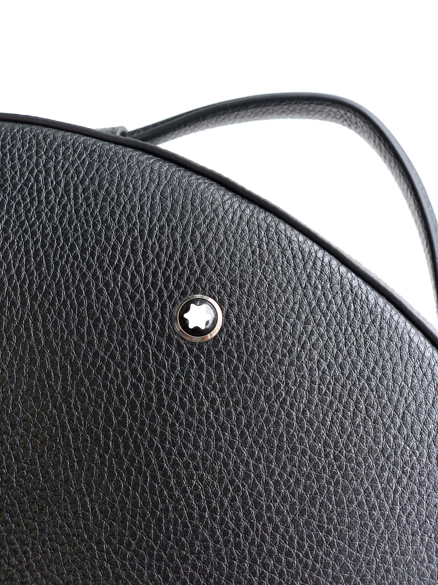Givenchy 双肩背包型号：新款6101-1# 货万宝意大利自然摔小牛皮 手感 柔软细腻