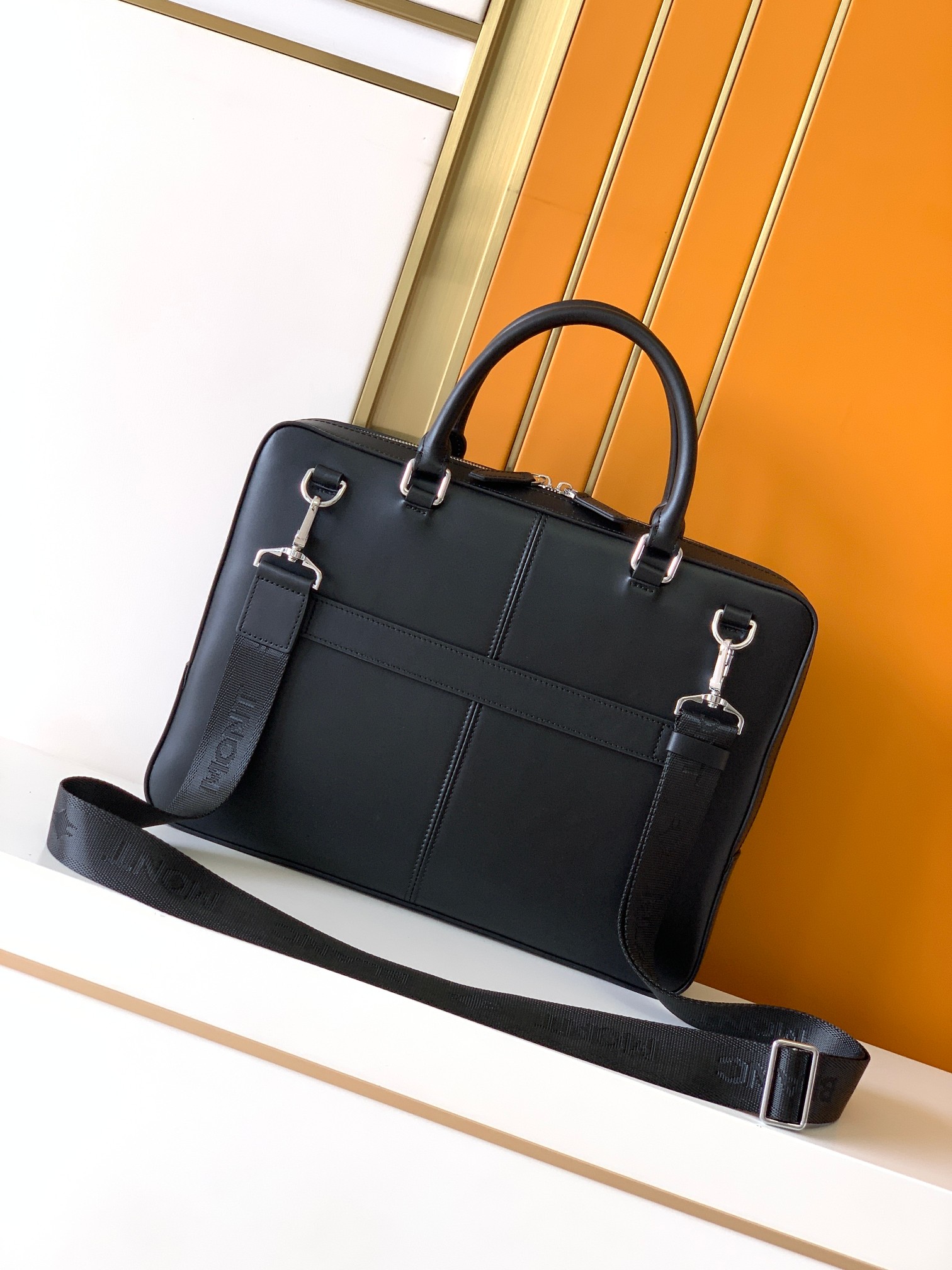Givenchy 公文包型号：新款7078-1# 货万宝意大利开边珠光面头层小牛皮 皮质高档