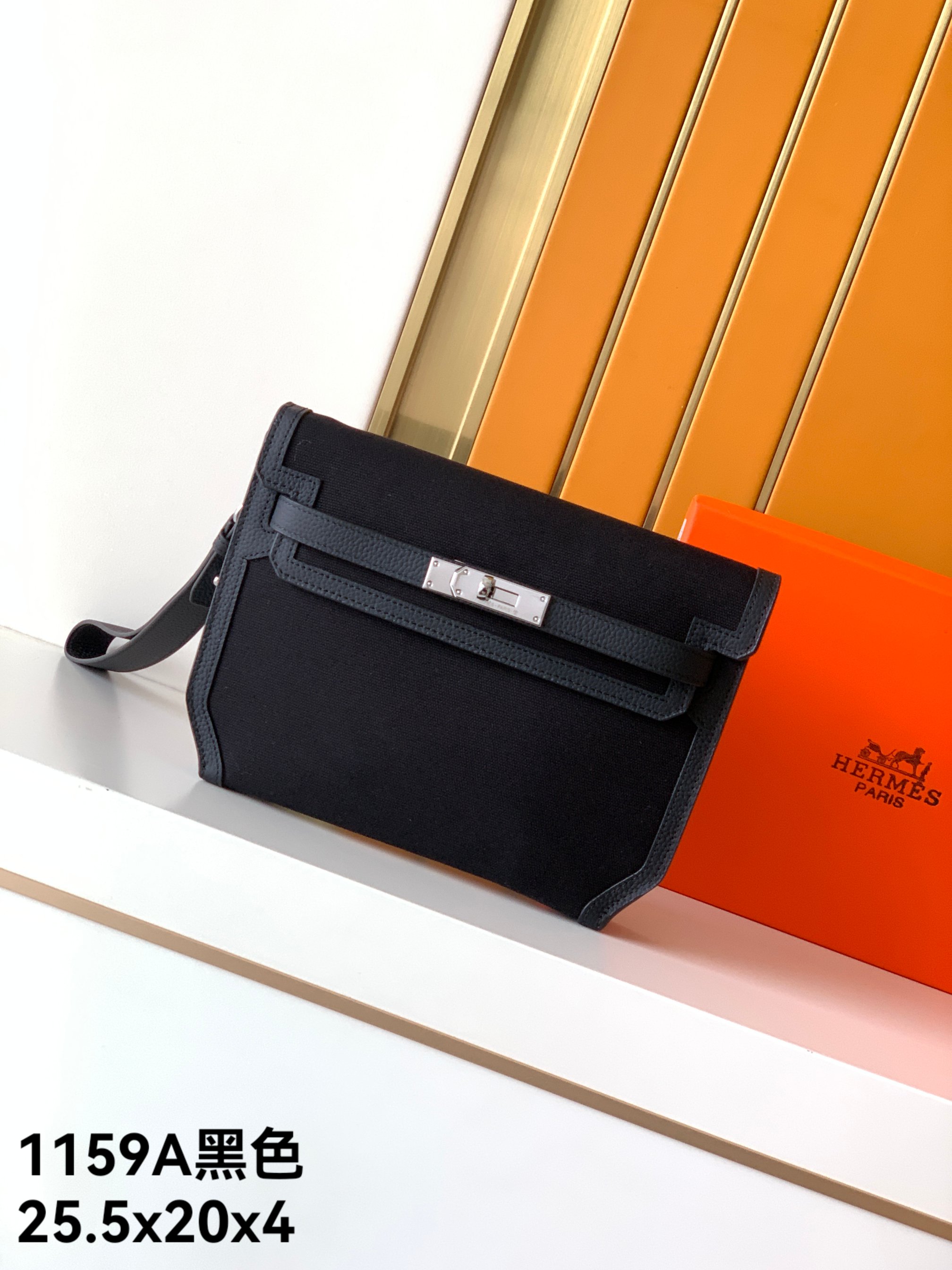 Loewe 手包型号：1159A#黑色 货爱玛意大利专用头层牛皮配杏色防水布 手感 柔软细腻