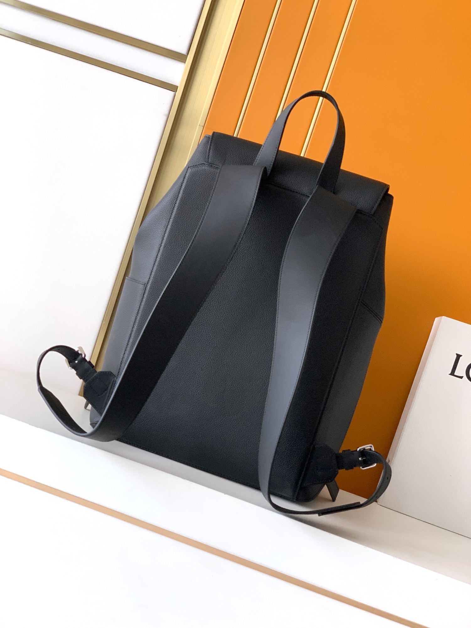 Loewe Goya Black 33x44x17 everyday