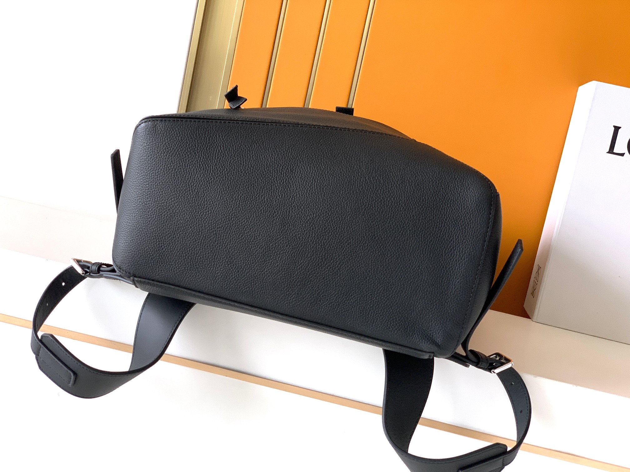 Loewe Goya Black 33x44x17 everyday