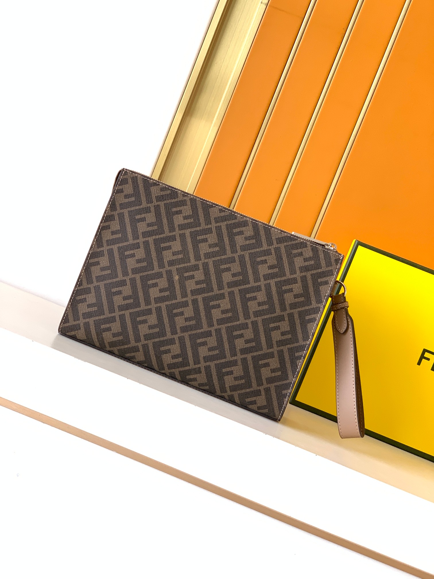 Fendi 手包型号： 1176#杏色 货 休闲 手拿包流行款 高端 有品味 专用高端头层牛皮