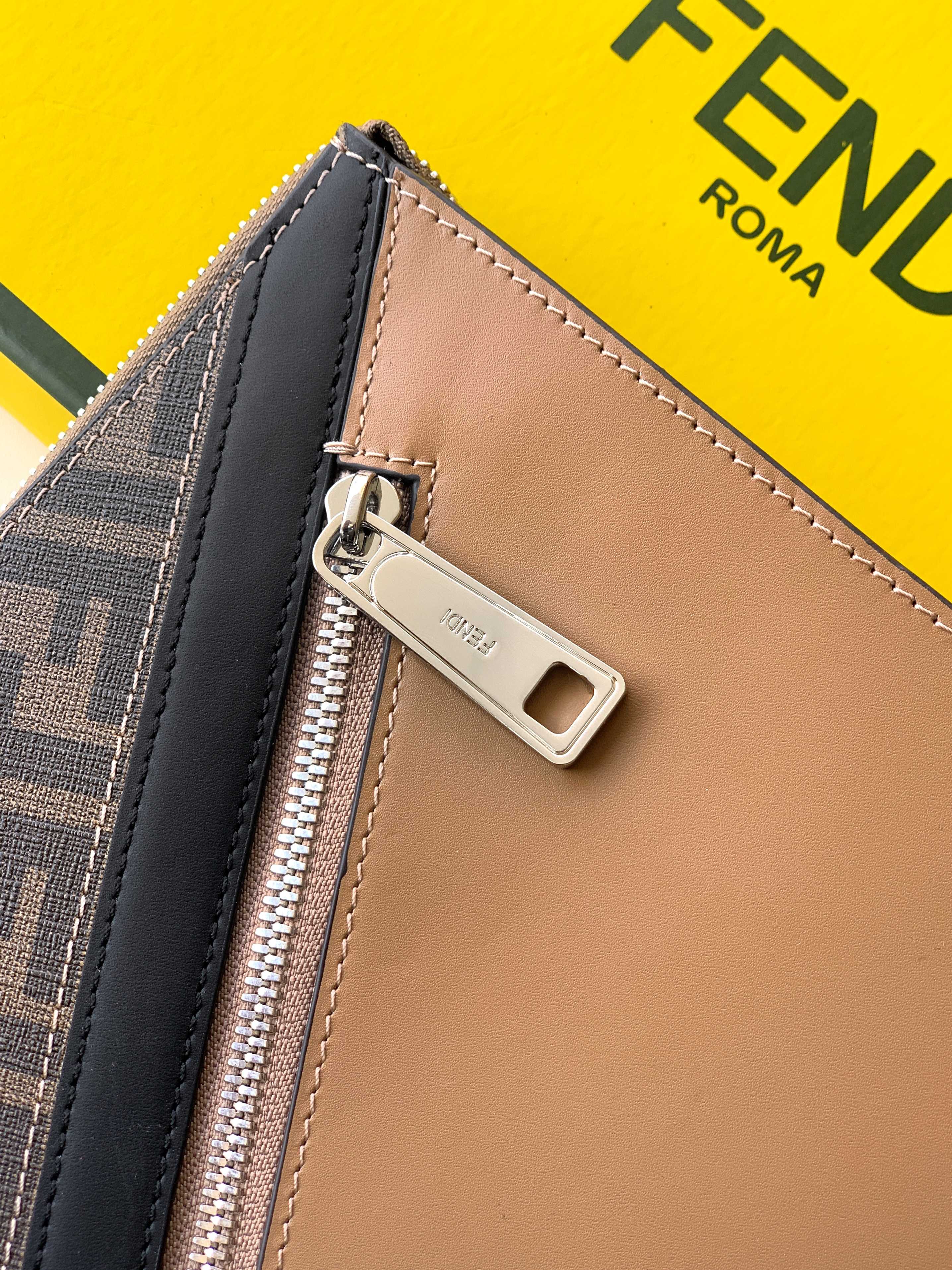 Fendi 手包型号： 1176#杏色 货 休闲 手拿包流行款 高端 有品味 专用高端头层牛皮