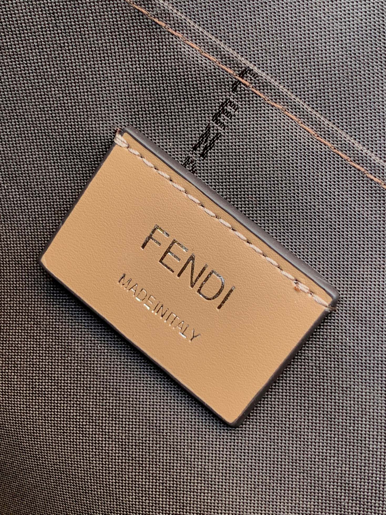 Fendi 手包型号： 1176#杏色 货 休闲 手拿包流行款 高端 有品味 专用高端头层牛皮