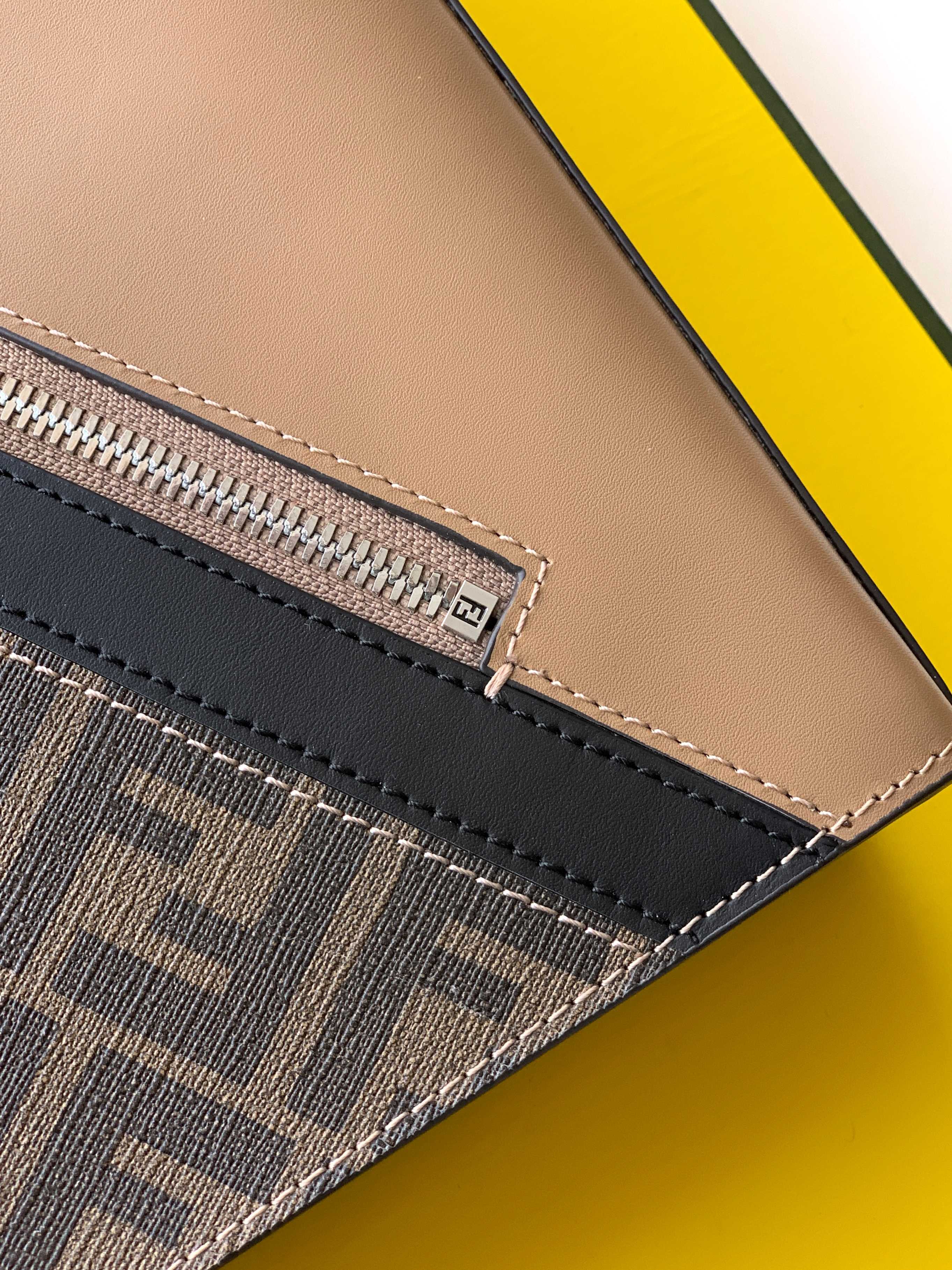 Fendi 手包型号： 1176#杏色 货 休闲 手拿包流行款 高端 有品味 专用高端头层牛皮