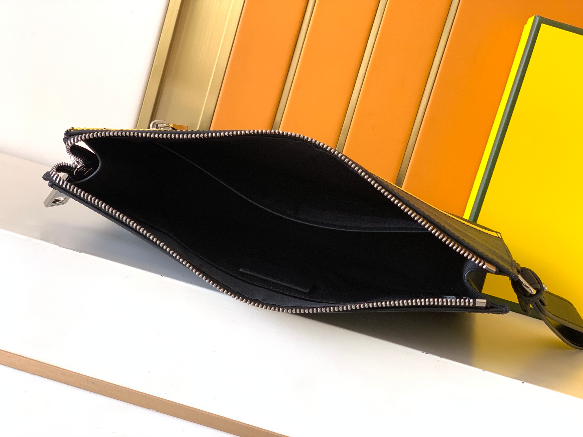 Fendi 手包型号： 1176#黑色 货 休闲 手拿包流行款 高端 有品味 专用高端头层牛皮