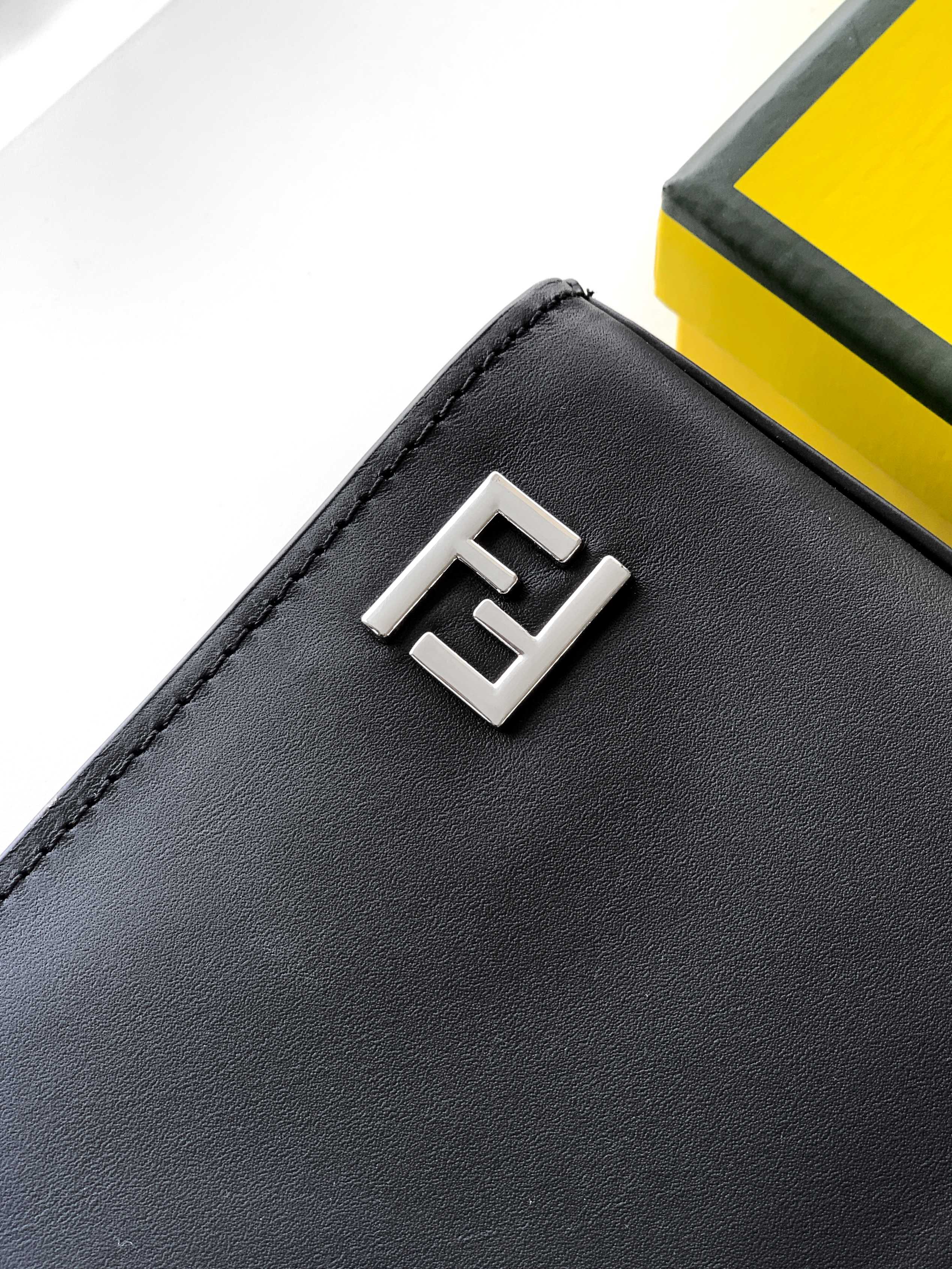 Fendi 手包型号： 1178#黑色 货 休闲 手拿包流行款 高端 有品味 专用高端头层牛皮