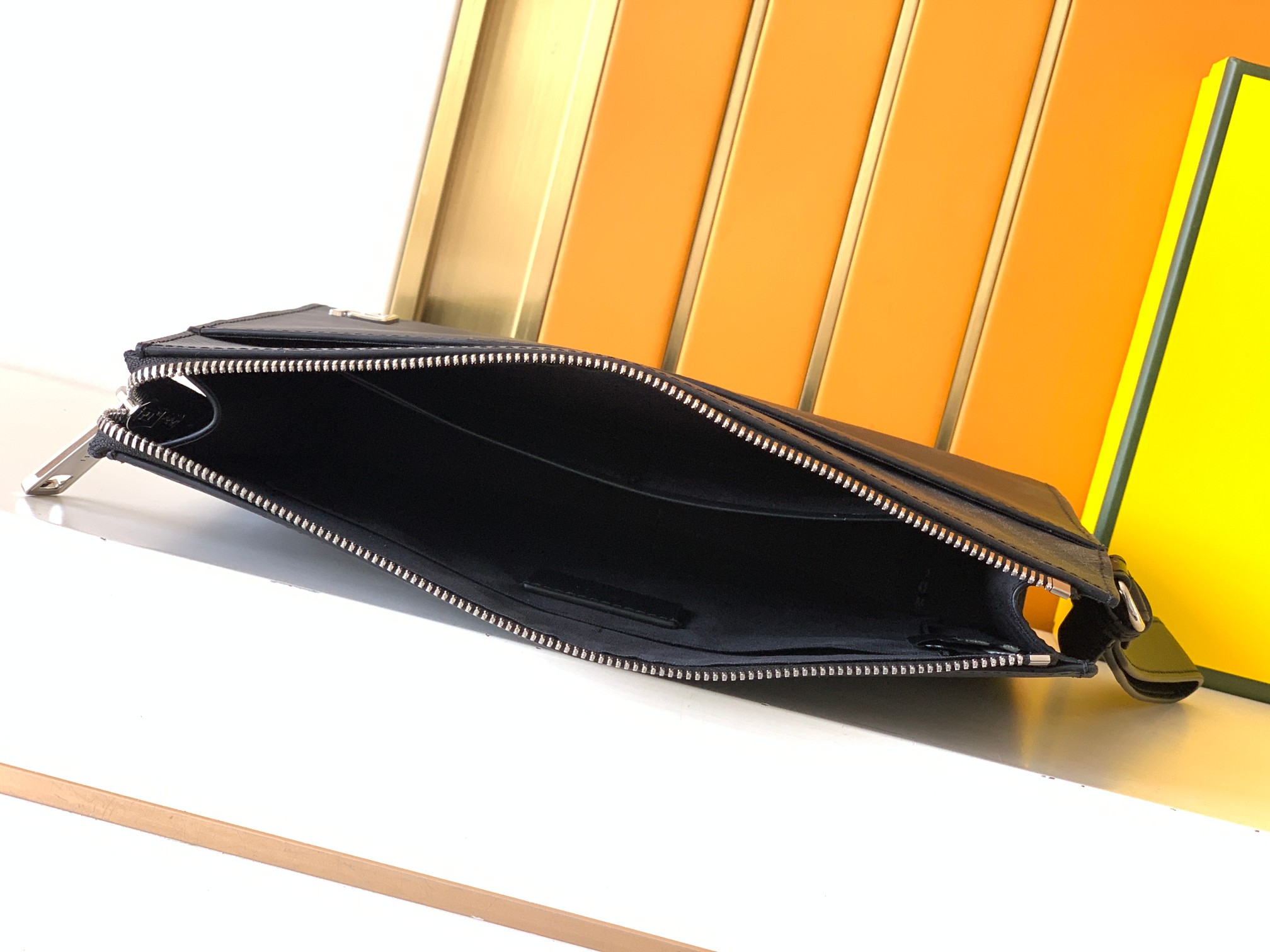 Fendi 手包型号： 1178#黑色 货 休闲 手拿包流行款 高端 有品味 专用高端头层牛皮