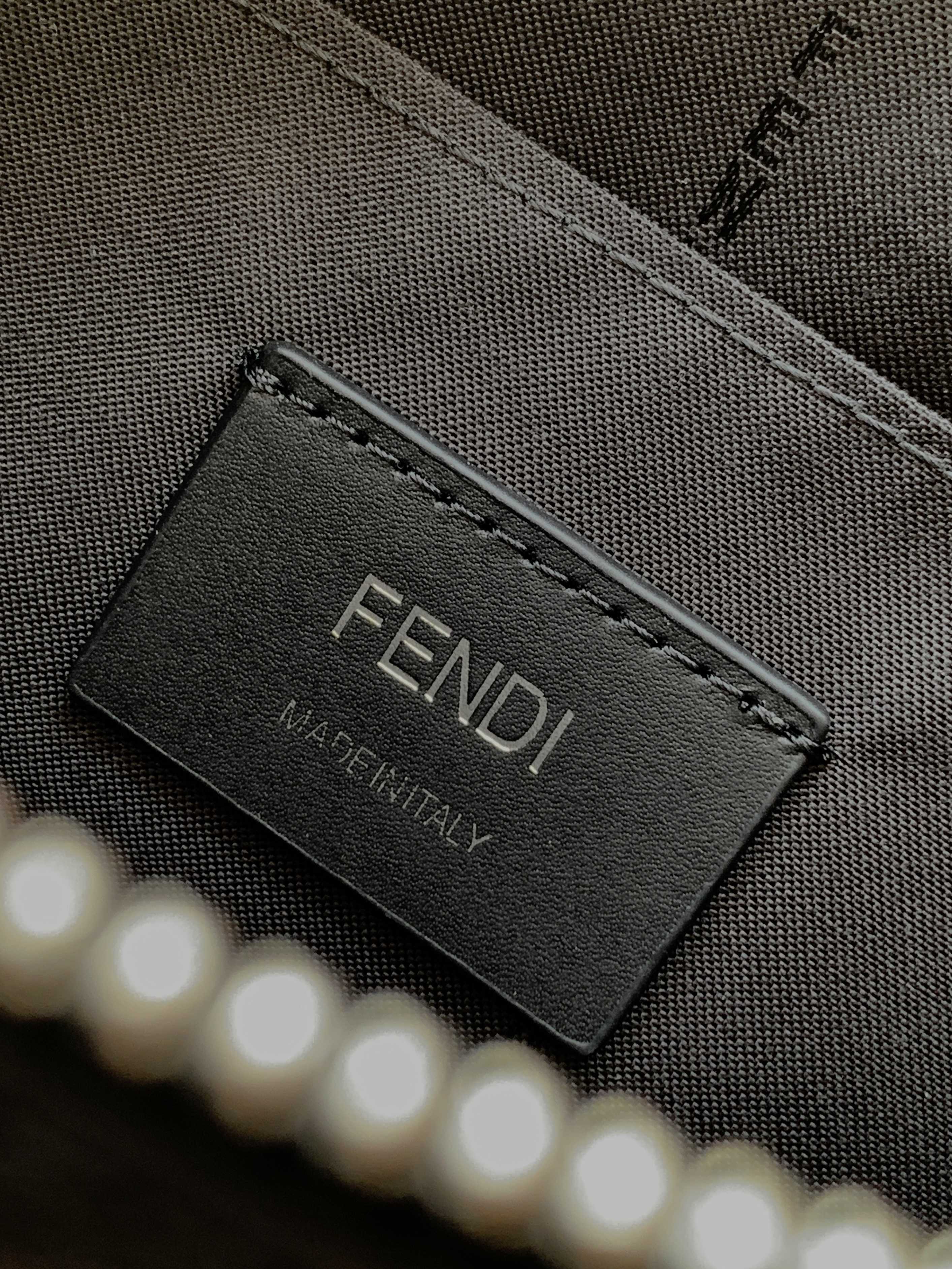 Fendi 手包型号： 1178#黑色 货 休闲 手拿包流行款 高端 有品味 专用高端头层牛皮