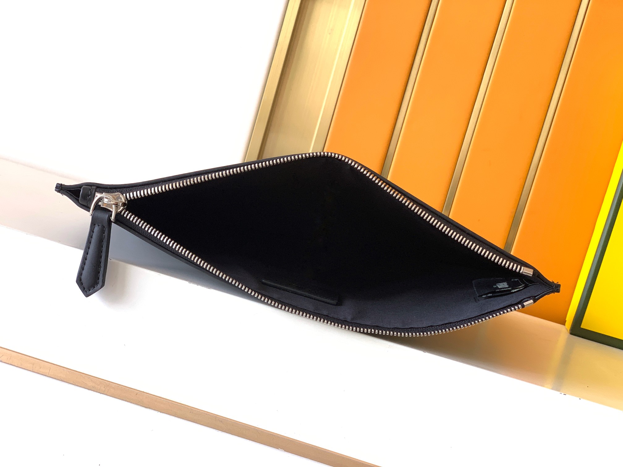 Fendi 手包型号： 1181#黑色 货 休闲 手拿包流行款 高端 有品味 专用高端头层牛皮