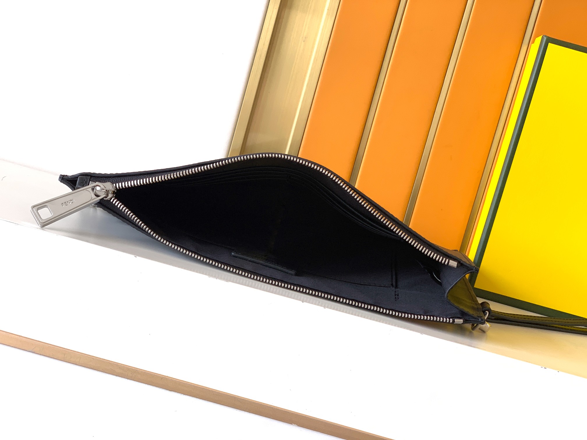 Fendi 手包型号： 1177#黑色 货 休闲 手拿包流行款 高端 有品味 专用高端头层牛皮