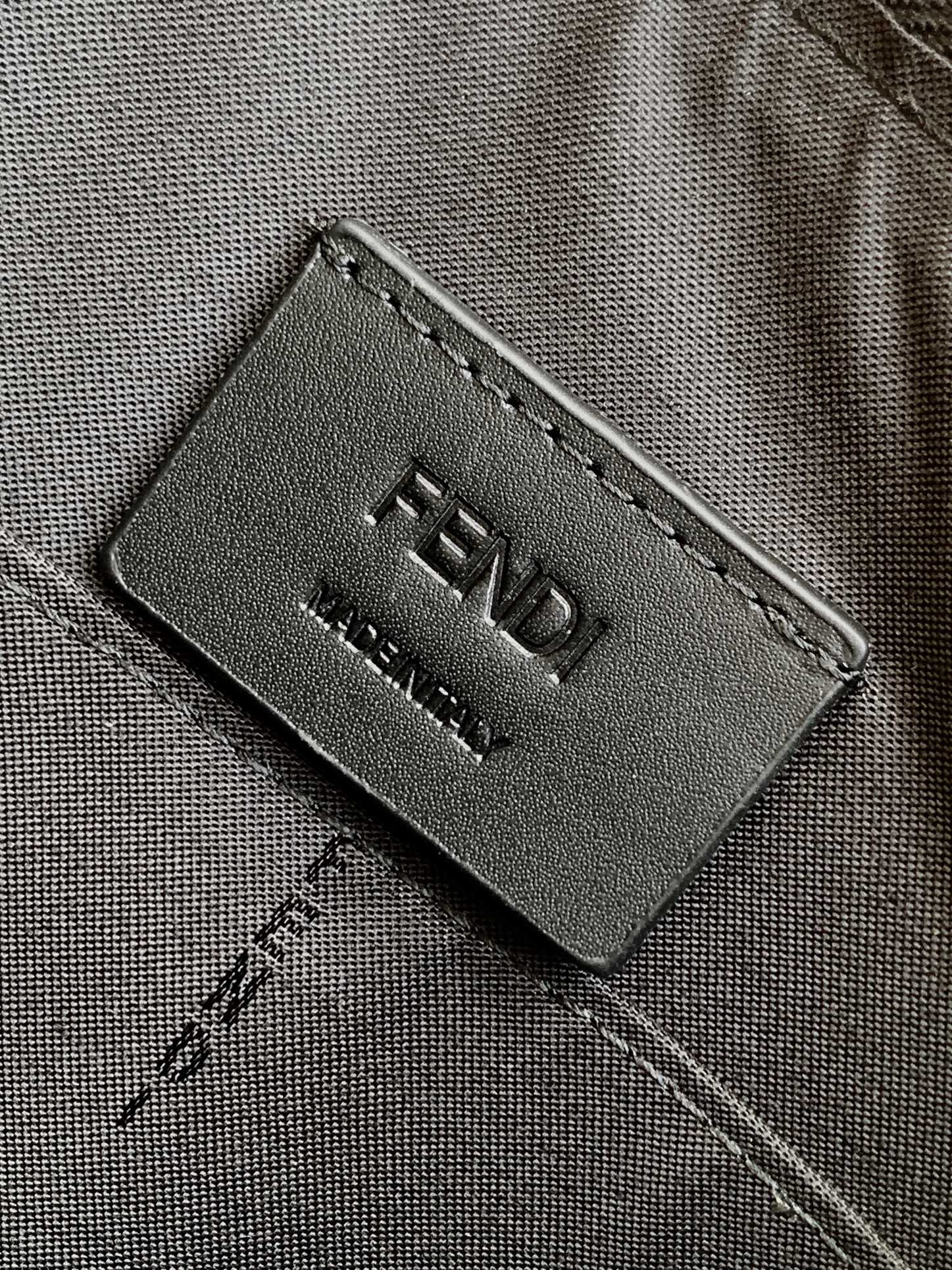 Fendi 手包型号： 1177#黑色 货 休闲 手拿包流行款 高端 有品味 专用高端头层牛皮
